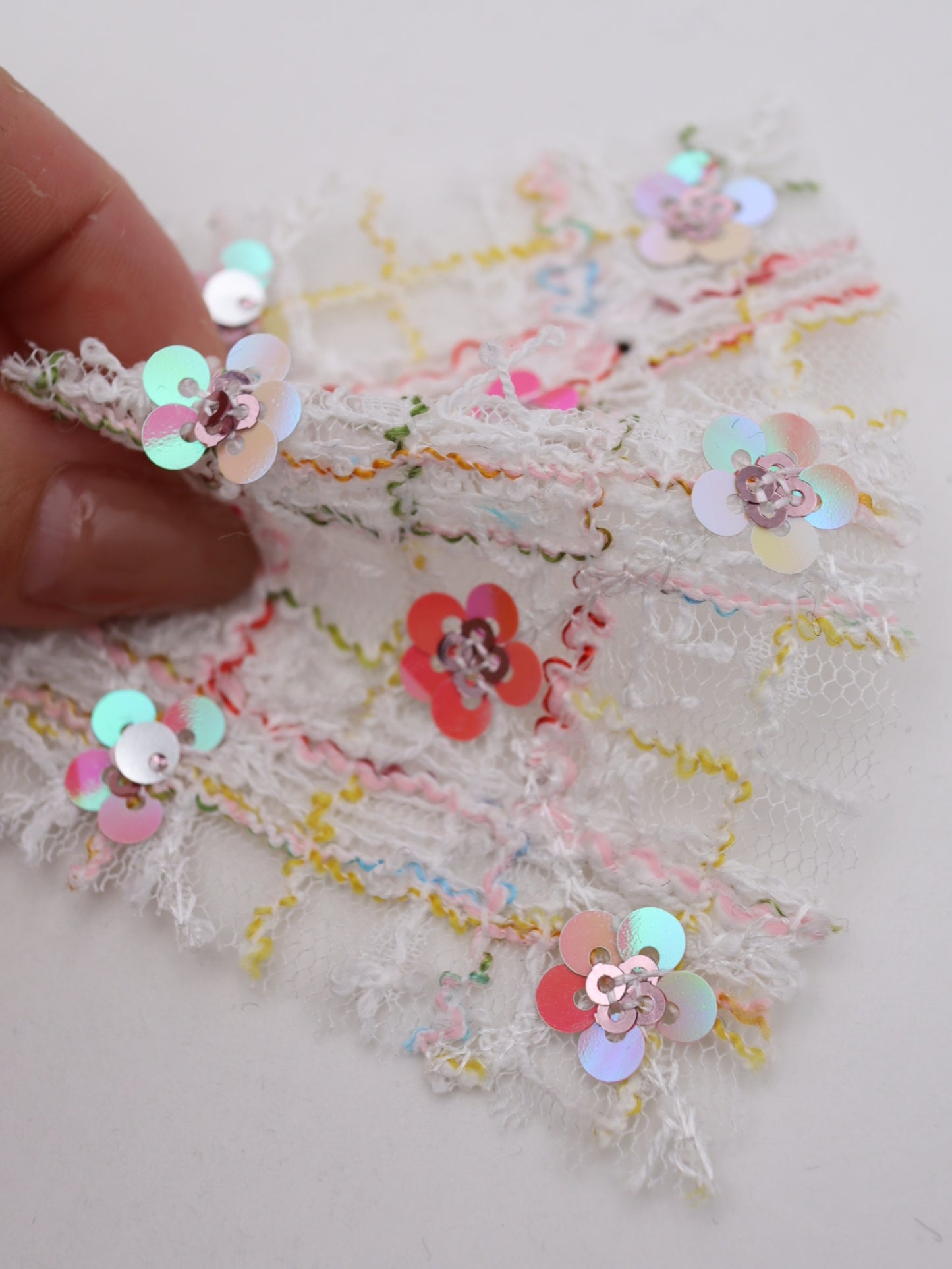 お花スパンコール&スラブチェック刺繍チュール|【生地幅】約144センチ 【混率】ポリエステル100%|ドレス・衣装・雑貨向き|26AW-300