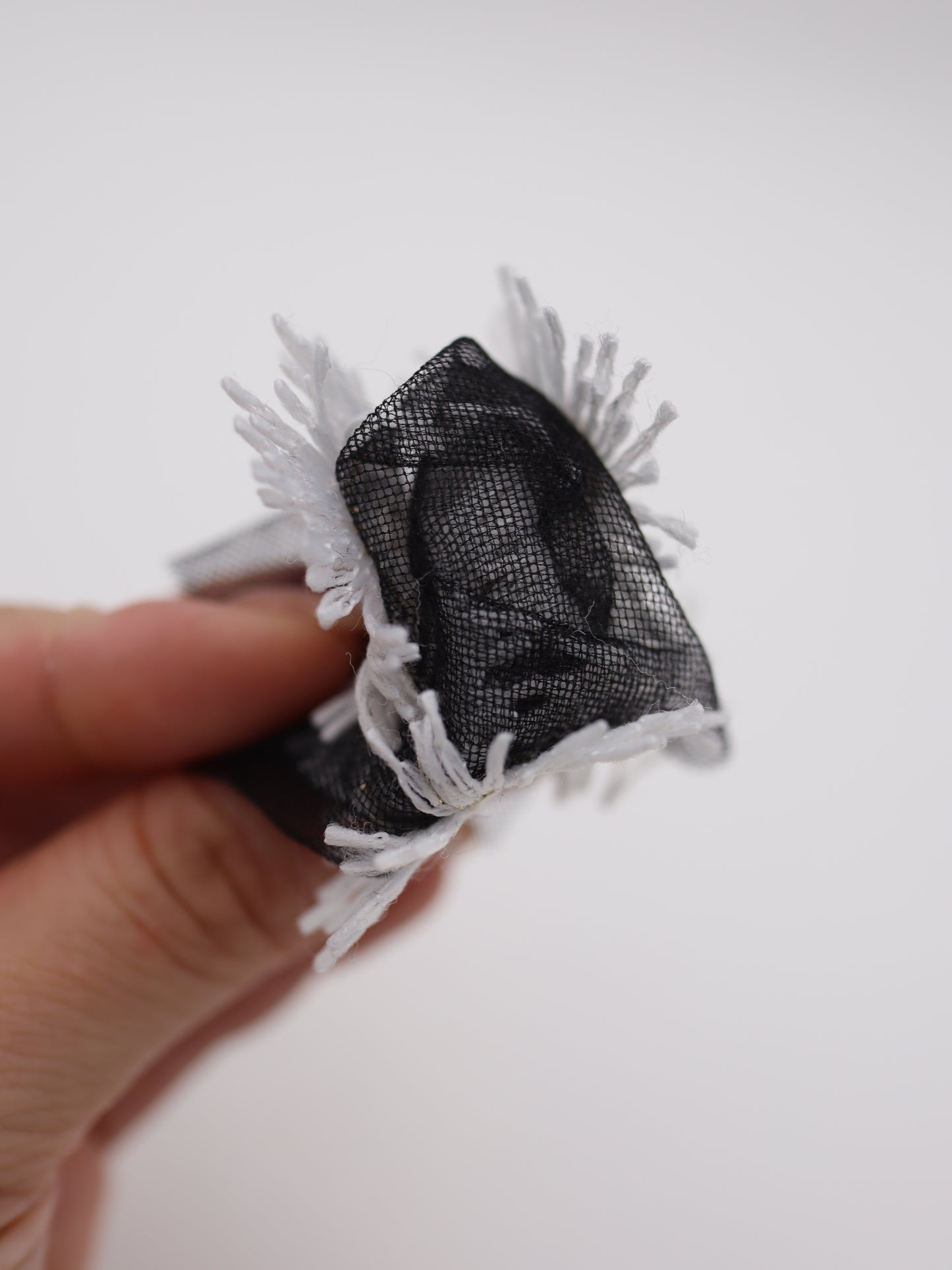 花びら部分ふさふさ立体フラワー刺繍チュール|【生地幅】約134センチ 【混率】ポリエステル100%|ドッグウエア・KIDSウエア・衣装・雑貨向き|26AW-287