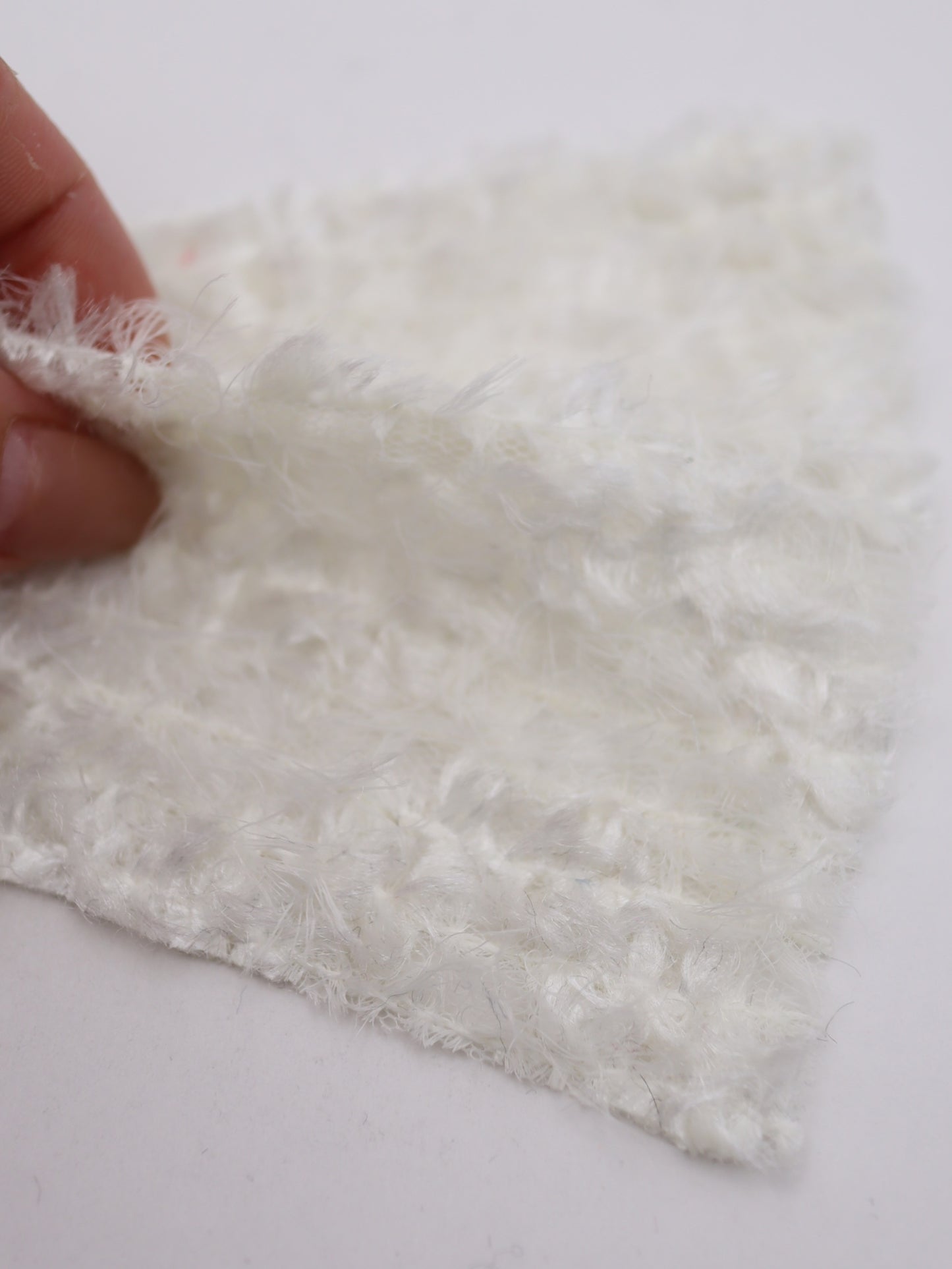 ふわふわフリンジヤーン刺繍チュール|【生地幅】約127センチ 【混率】ポリエステル100%|ドッグウエア・KIDSウエア・トップス・ドレス・衣装・雑貨向き|26AW-288