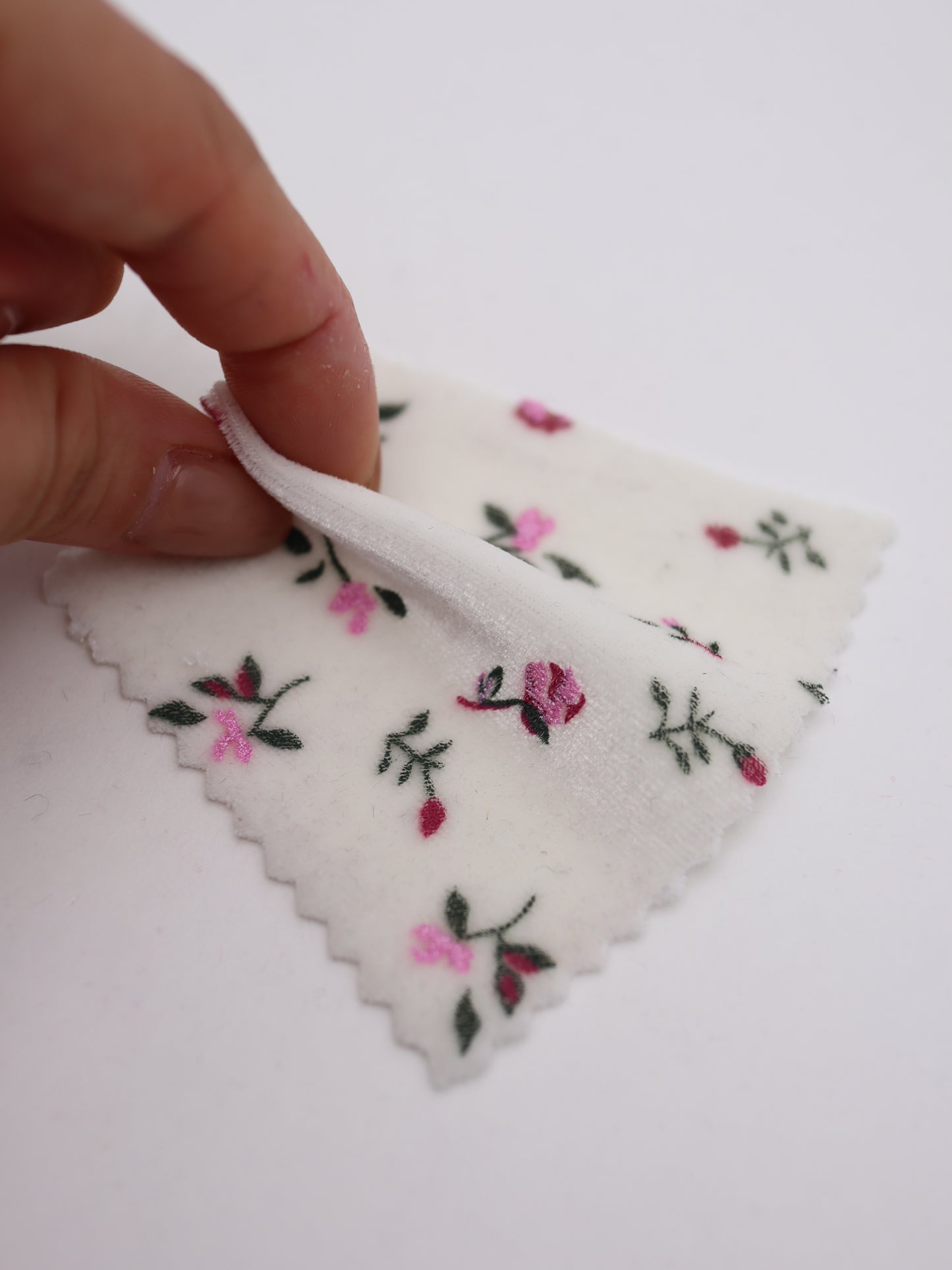 小花柄プリントベロアニット|【生地幅】約142センチ 【混率】ポリエステル92%ポリウレタン8%|ドッグウエア・KIDSウエア・衣装・雑貨向き|26AW-111