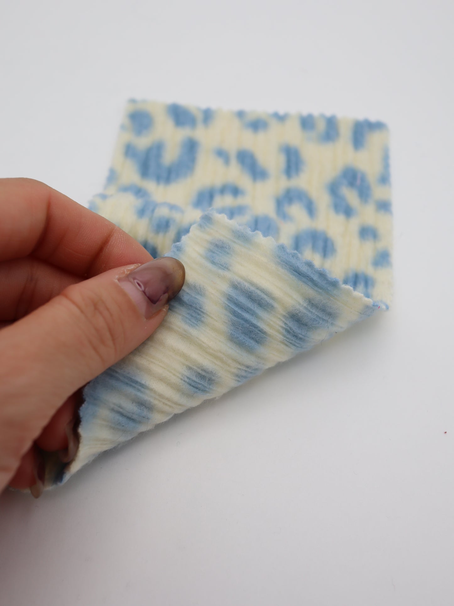 【25AW-162】ヒョウ柄プリントランダムプリーツ加工起毛天竺ニット /0.5yあたり=~1125円