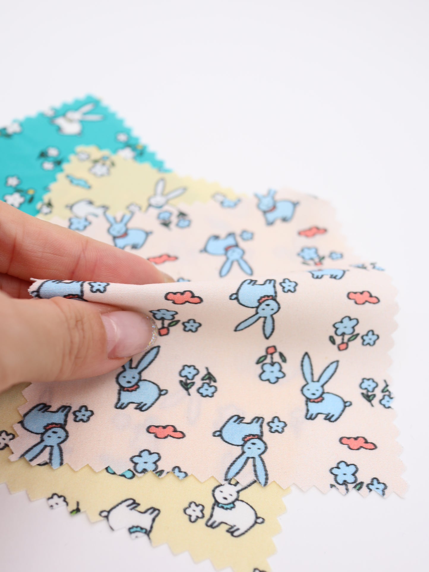 【25AW-020】お花畑うさぎプリント綿ローン /0.5yあたり=~830円