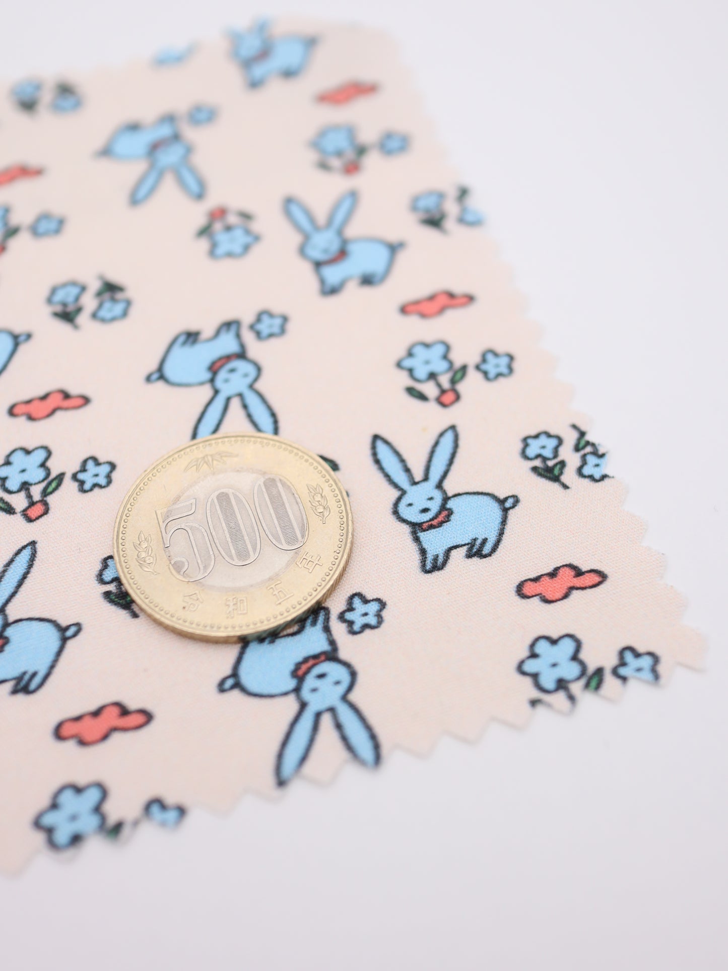 【25AW-020】お花畑うさぎプリント綿ローン /0.5yあたり=~830円