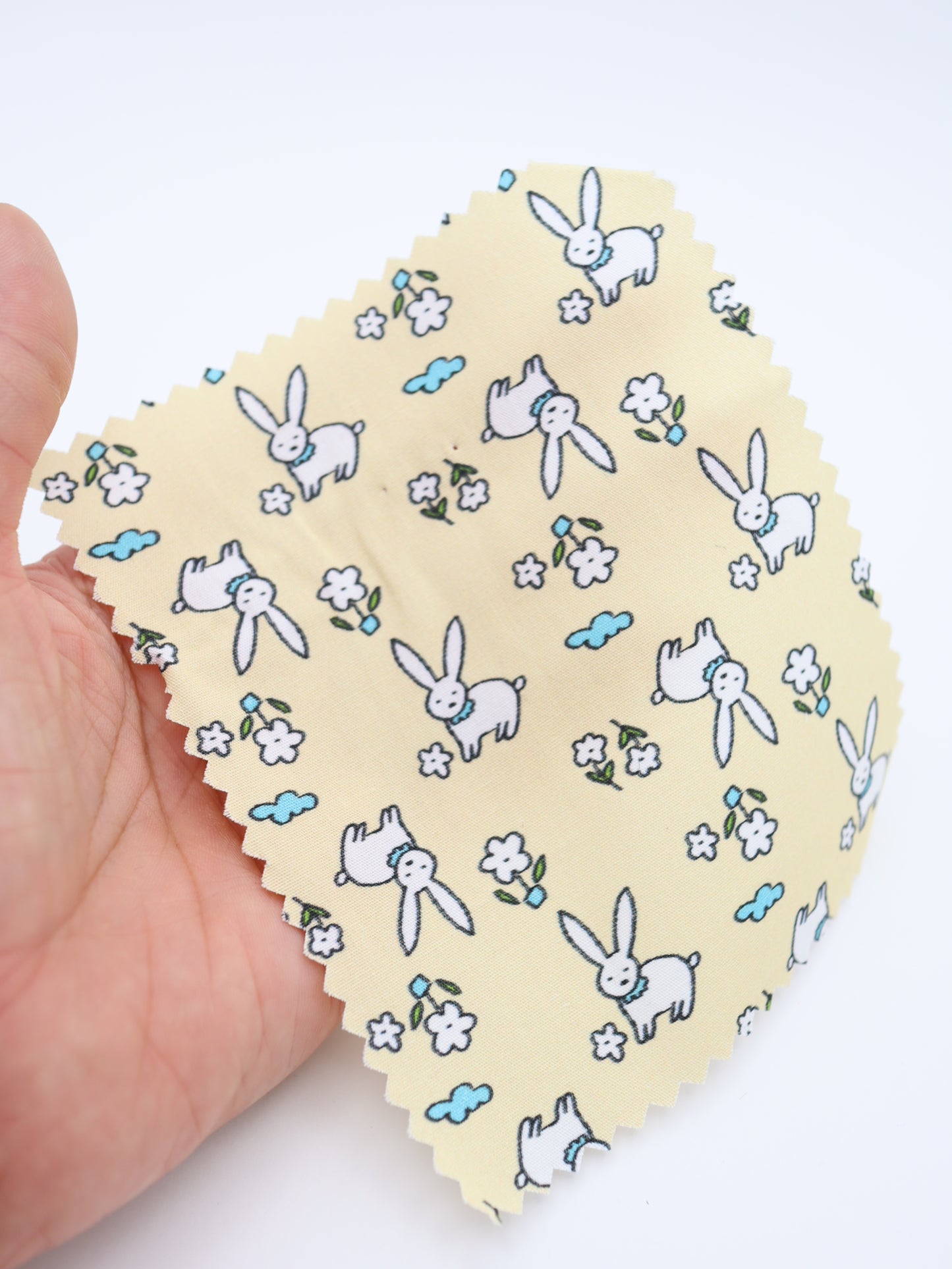【25AW-020】お花畑うさぎプリント綿ローン /0.5yあたり=~830円