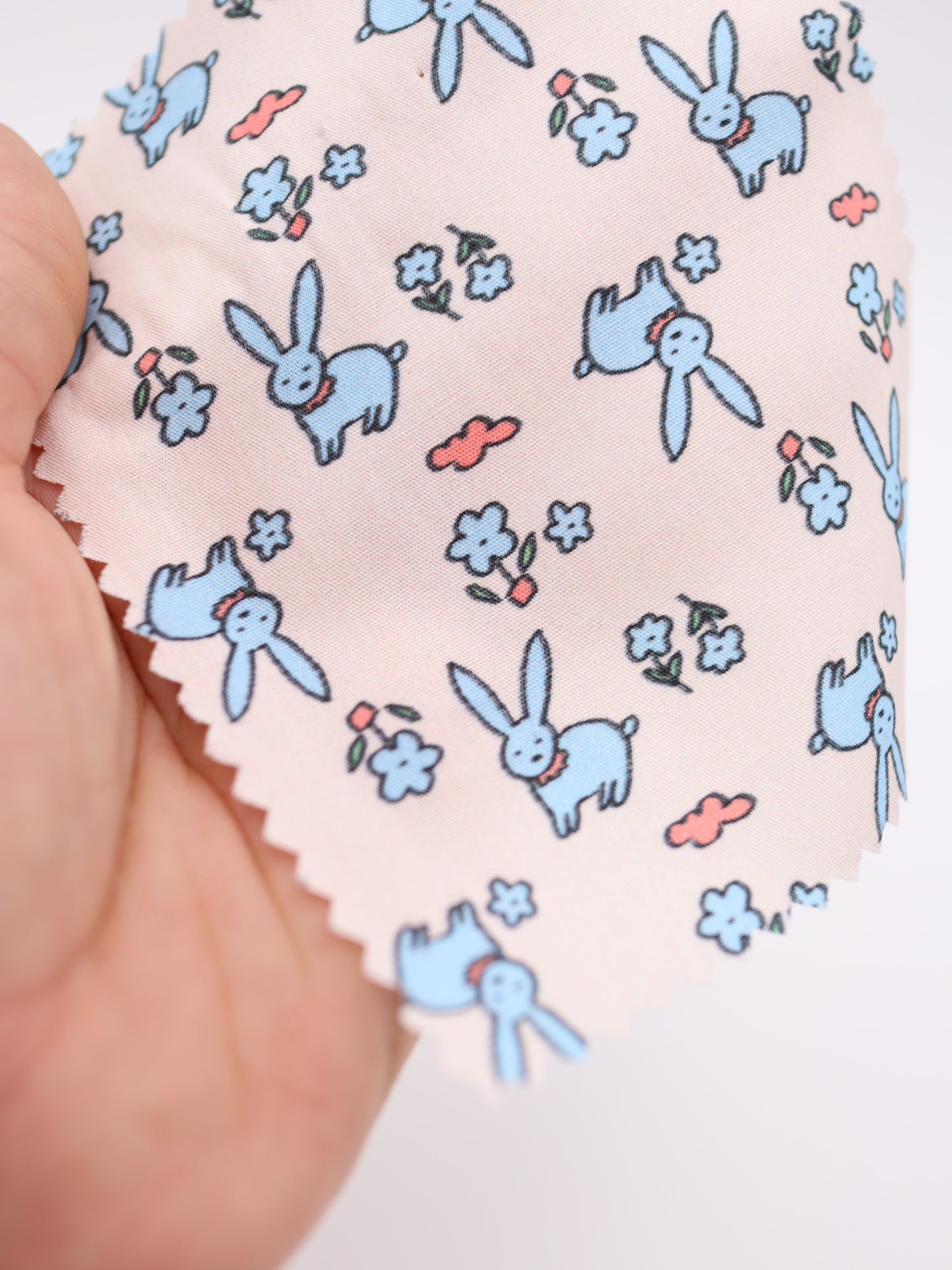 【25AW-020】お花畑うさぎプリント綿ローン /0.5yあたり=~830円