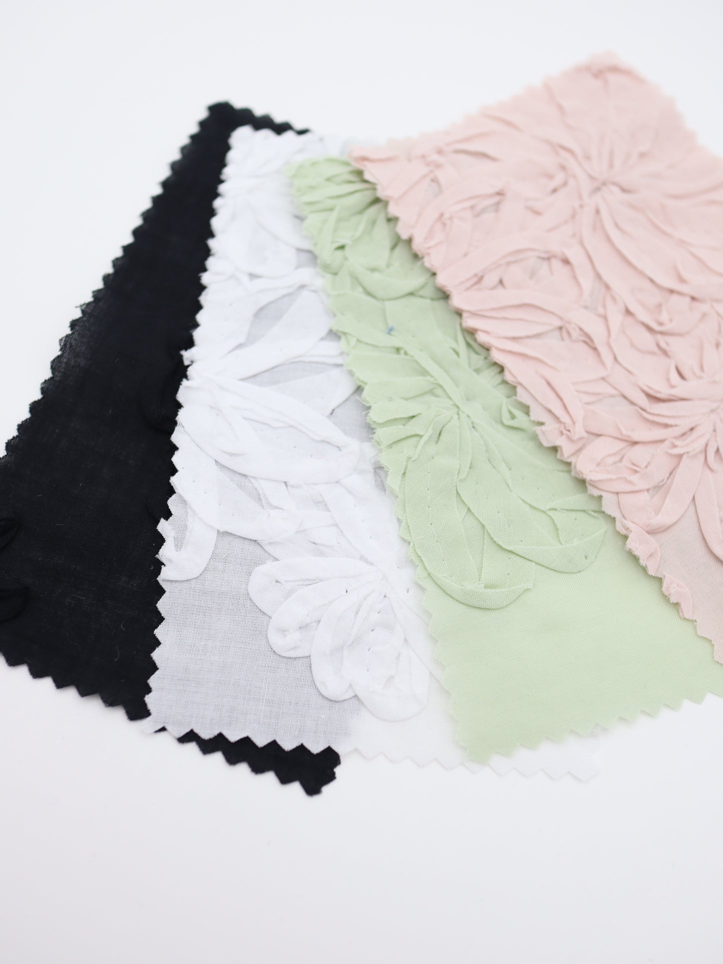 【25AW-017】立体フラワー刺繍綿ローン /0.5yあたり=~1365円