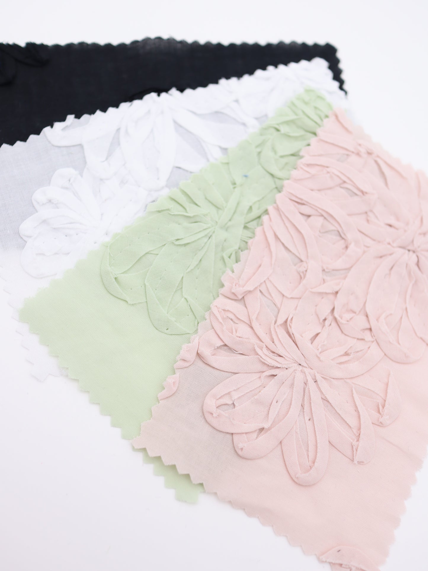 【25AW-017】立体フラワー刺繍綿ローン /0.5yあたり=~1365円