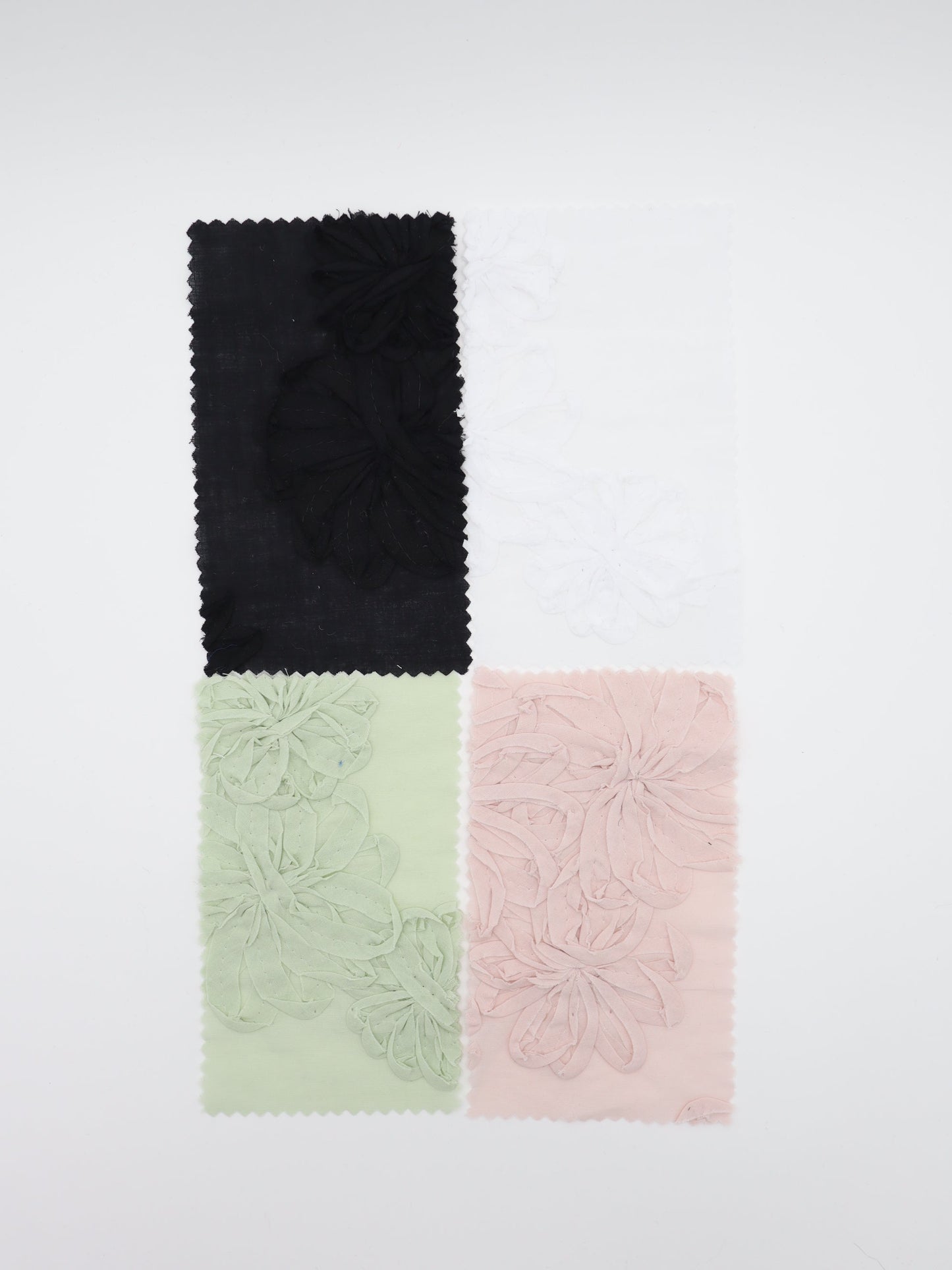 【25AW-017】立体フラワー刺繍綿ローン /0.5yあたり=~1365円