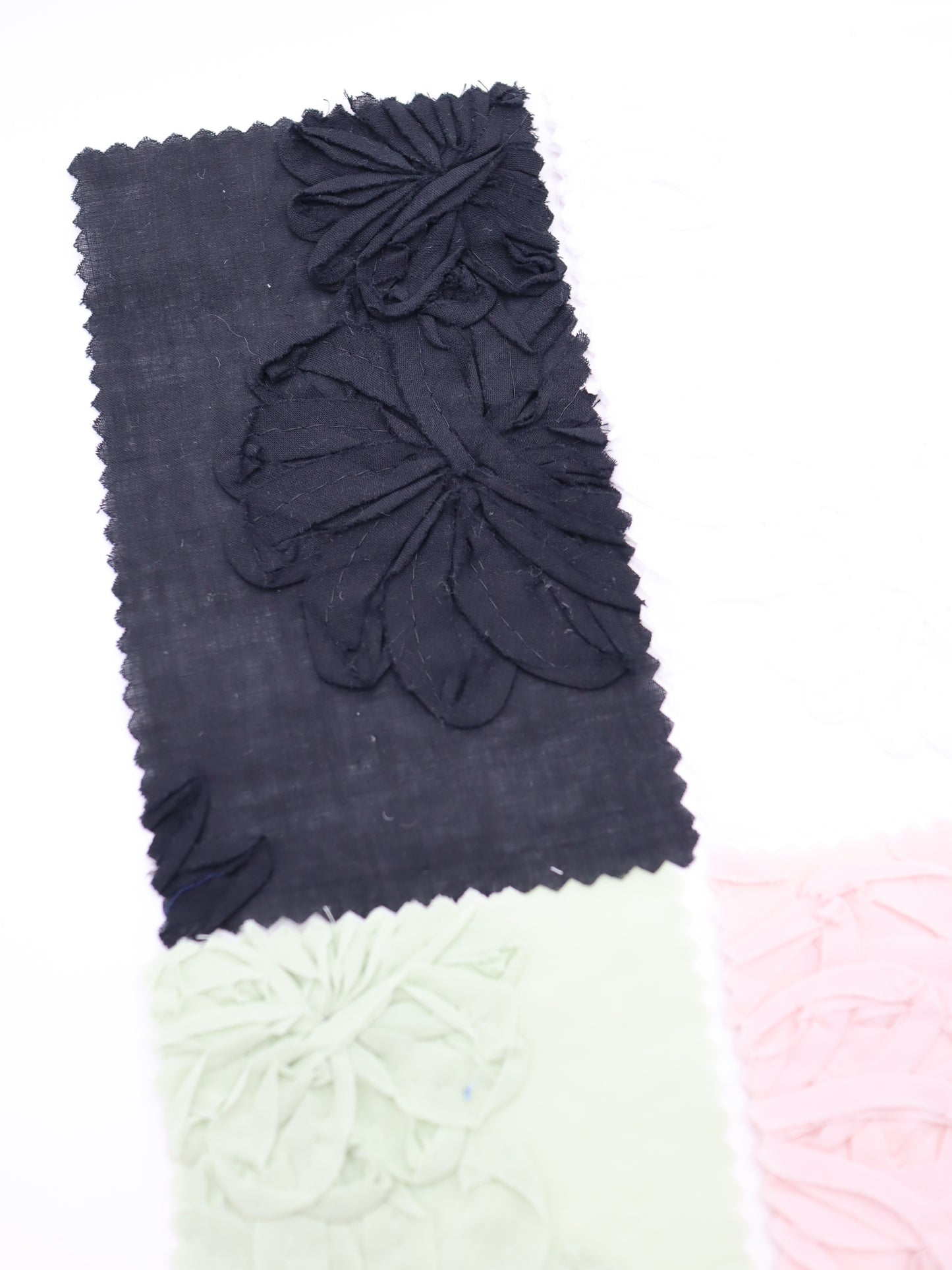 【25AW-017】立体フラワー刺繍綿ローン /0.5yあたり=~1365円