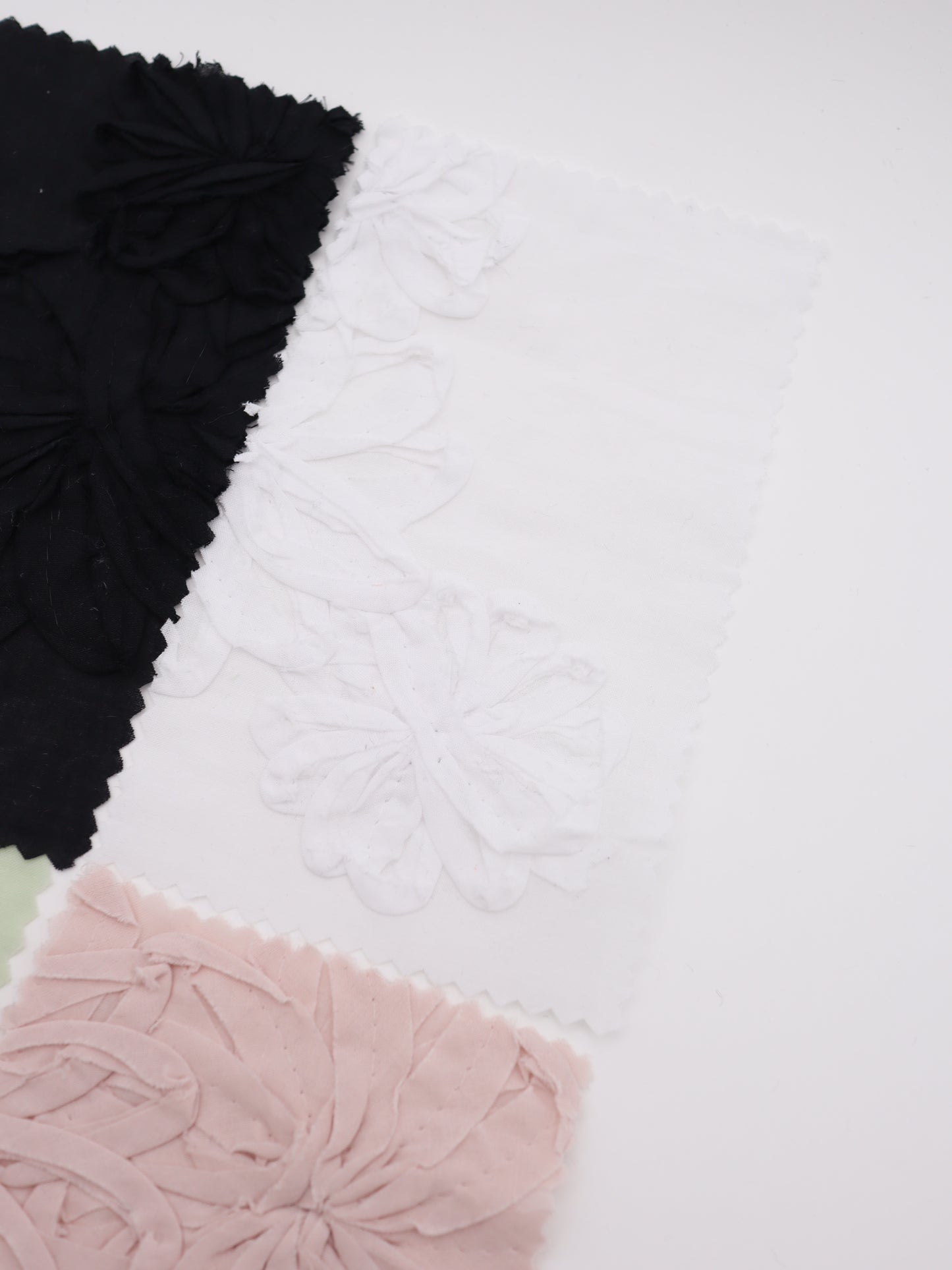 【25AW-017】立体フラワー刺繍綿ローン /0.5yあたり=~1365円