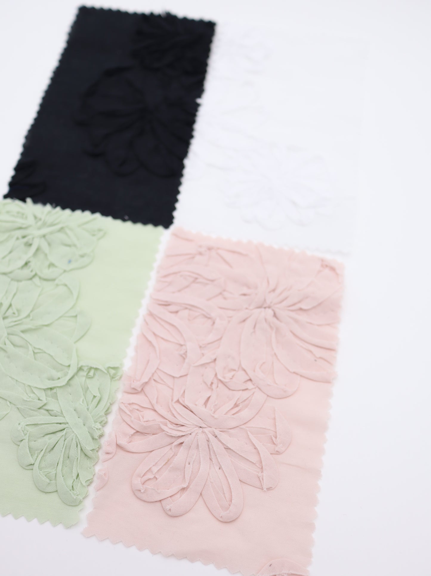 【25AW-017】立体フラワー刺繍綿ローン /0.5yあたり=~1365円