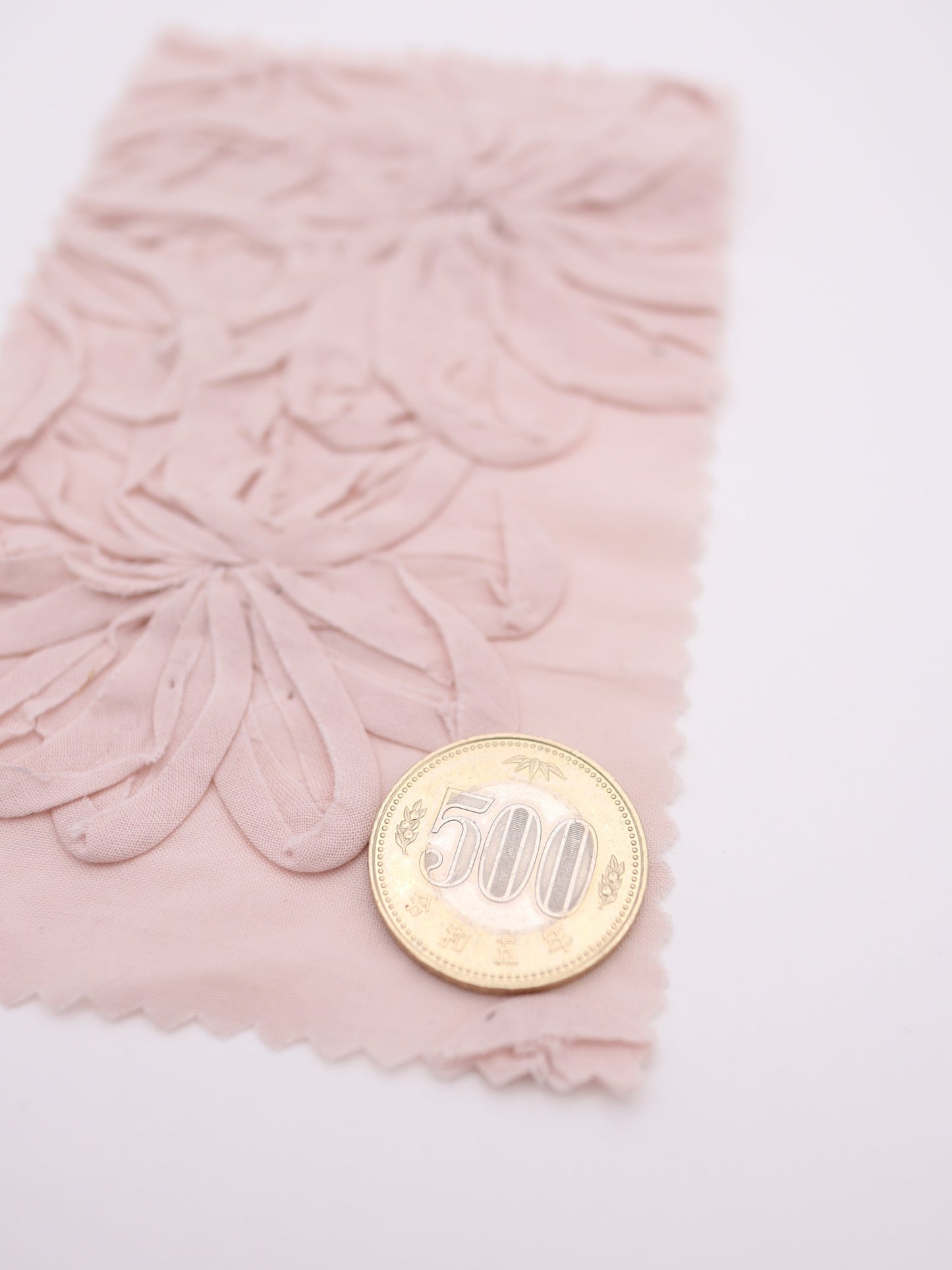 【25AW-017】立体フラワー刺繍綿ローン /0.5yあたり=~1365円