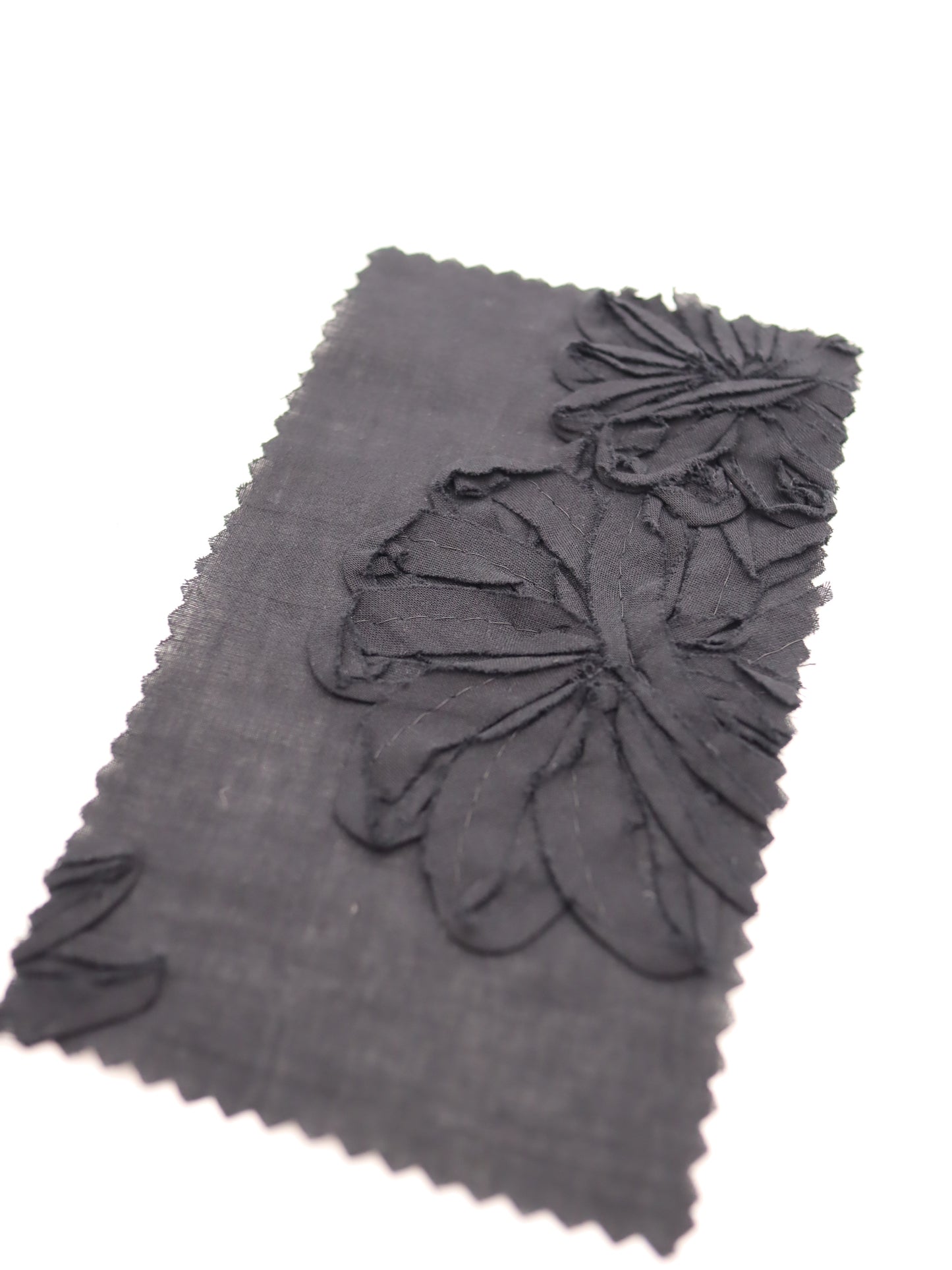 【25AW-017】立体フラワー刺繍綿ローン /0.5yあたり=~1365円