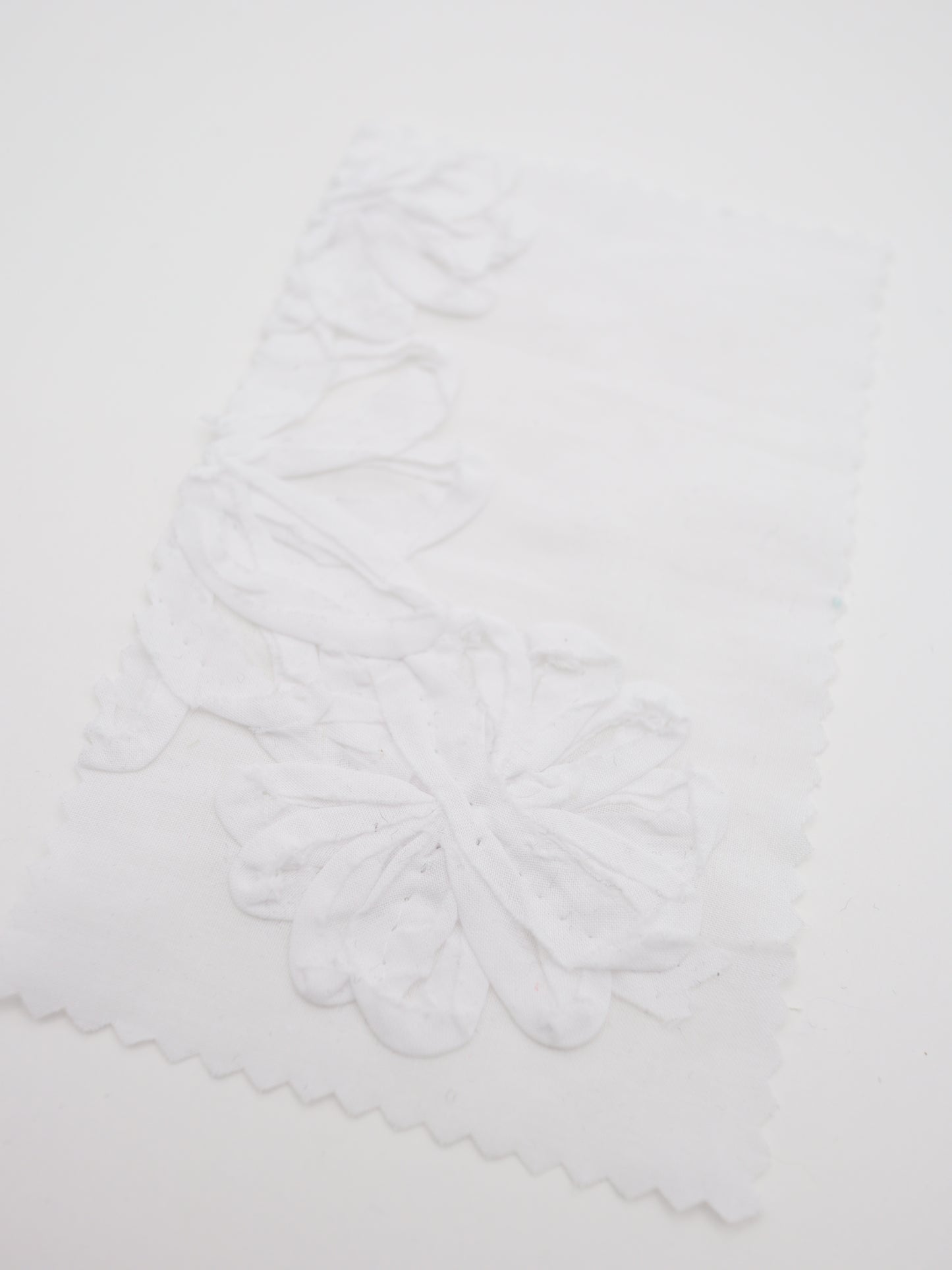 【25AW-017】立体フラワー刺繍綿ローン /0.5yあたり=~1365円