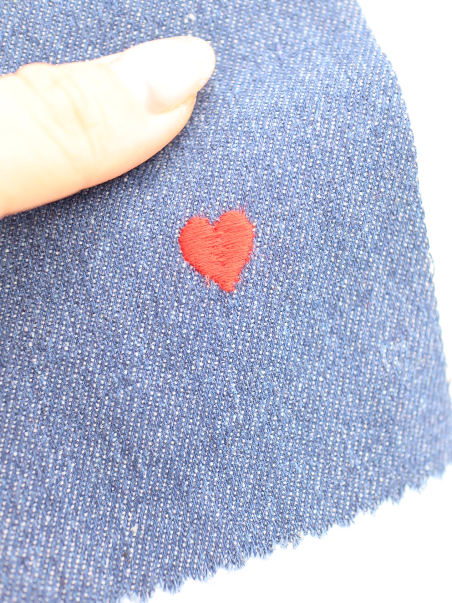 【25AW-007】ハート刺繍デニム /0.5yあたり=~925円