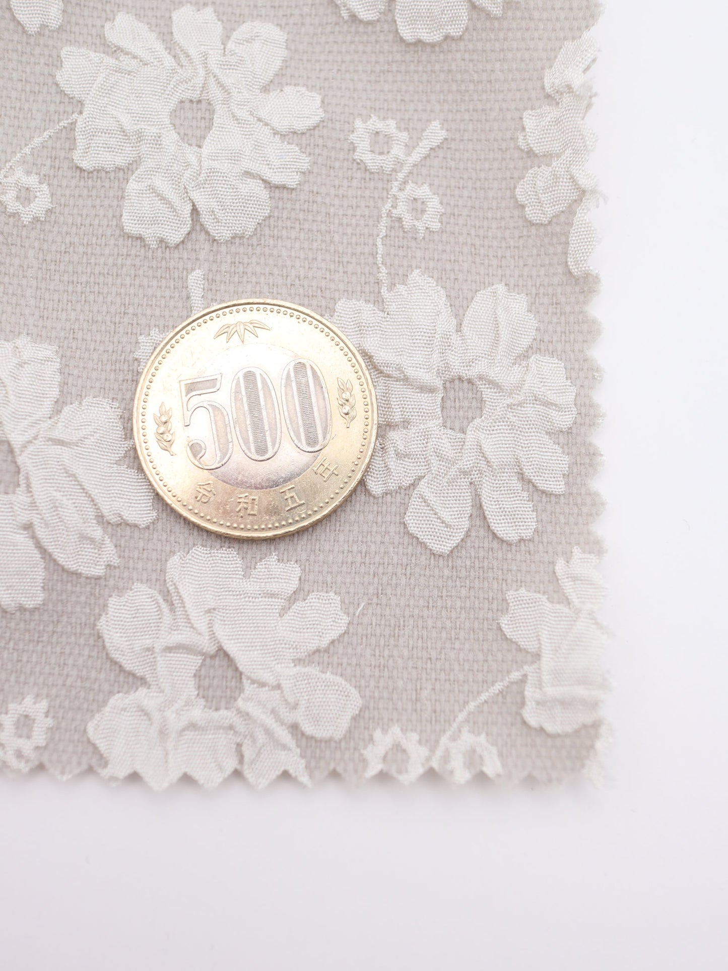 【25AW-016】エンボスフラワー柄ジャガード /0.5yあたり=~695円