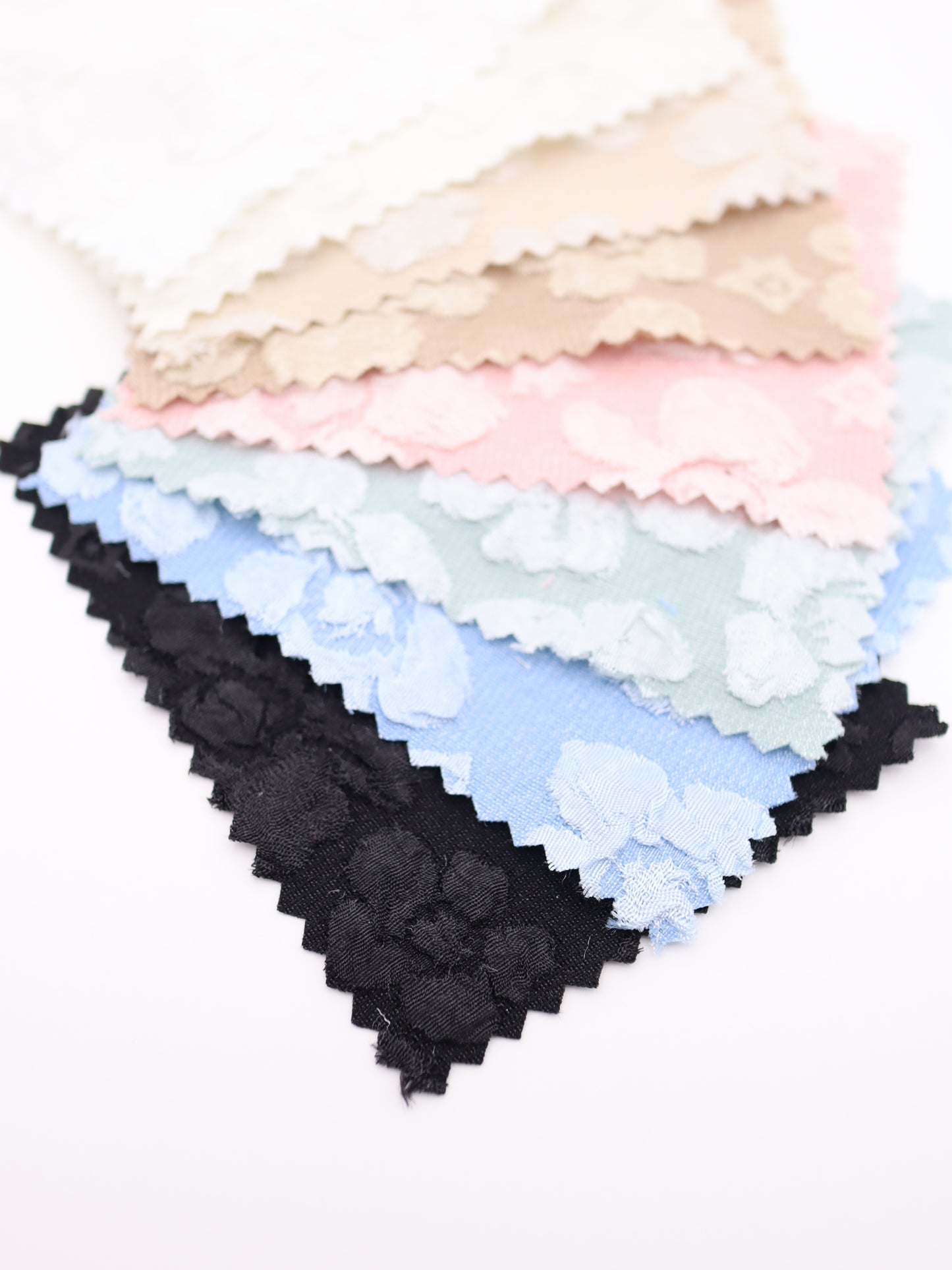 【25AW-015】エンボスフラワー柄ジャガード /0.5yあたり=~695円