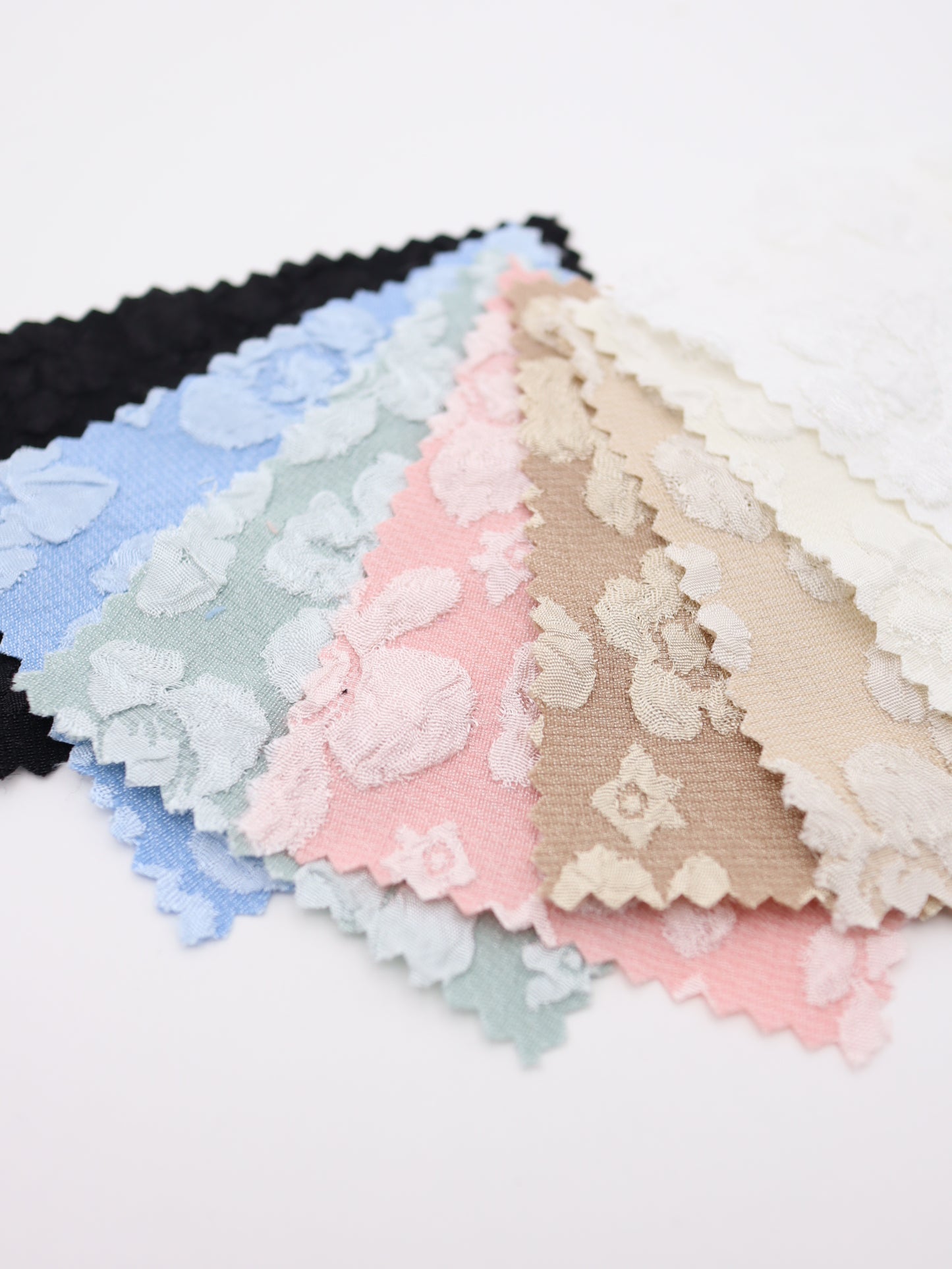 【25AW-015】エンボスフラワー柄ジャガード /0.5yあたり=~695円