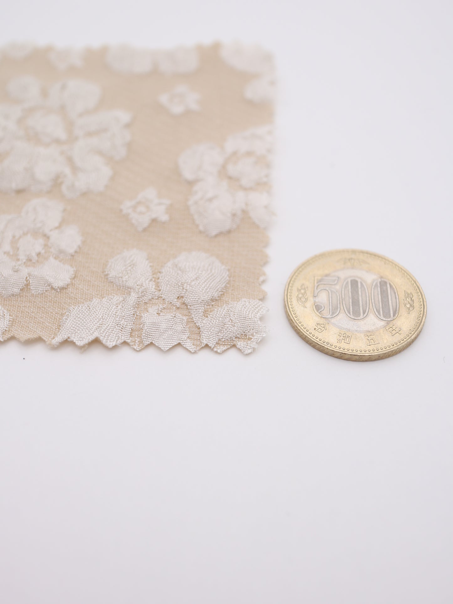 【25AW-015】エンボスフラワー柄ジャガード /0.5yあたり=~695円