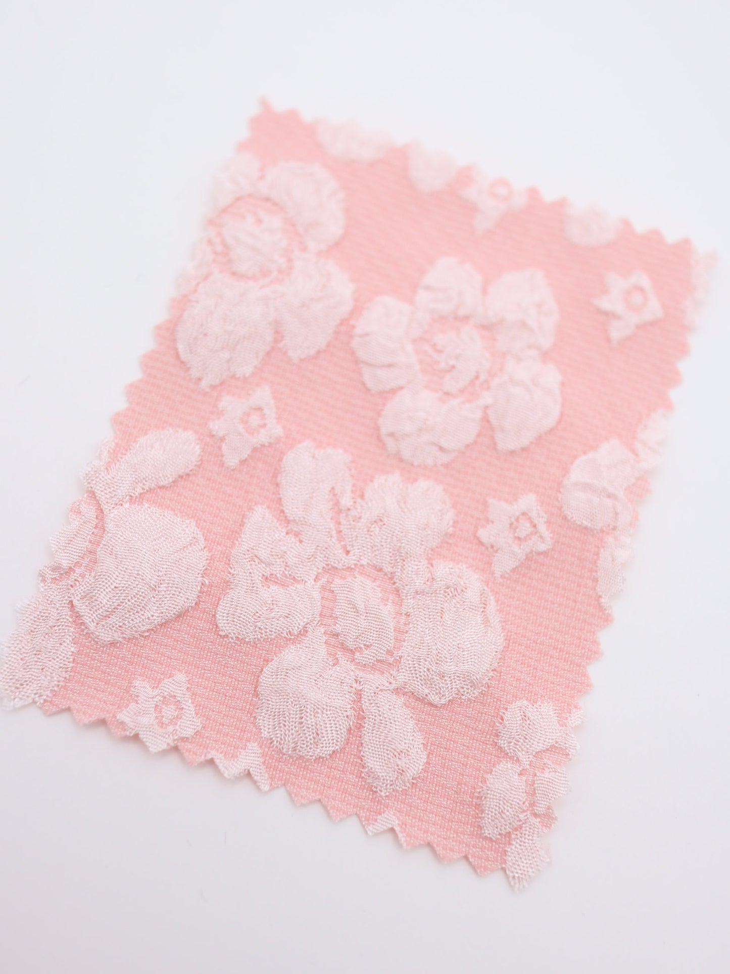 【25AW-015】エンボスフラワー柄ジャガード /0.5yあたり=~695円