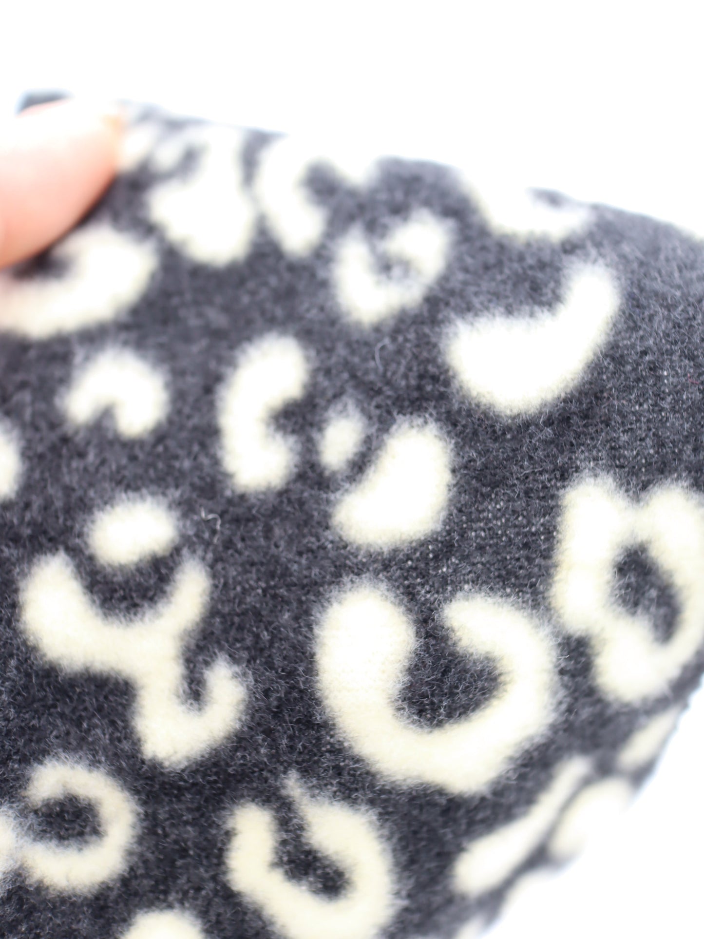 【25AW-028】リバーシブルヒョウ柄プリント両面起毛ニット /0.5yあたり=~880円