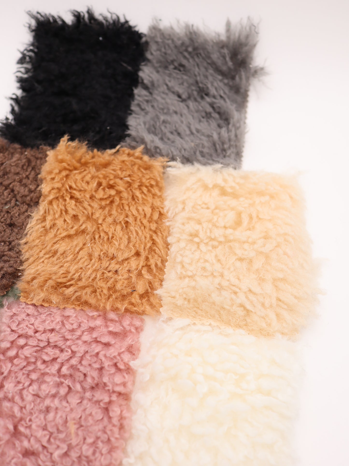 【25AW-027】ふわっふわチベットラム風シャギーニット /0.5yあたり=~1180円