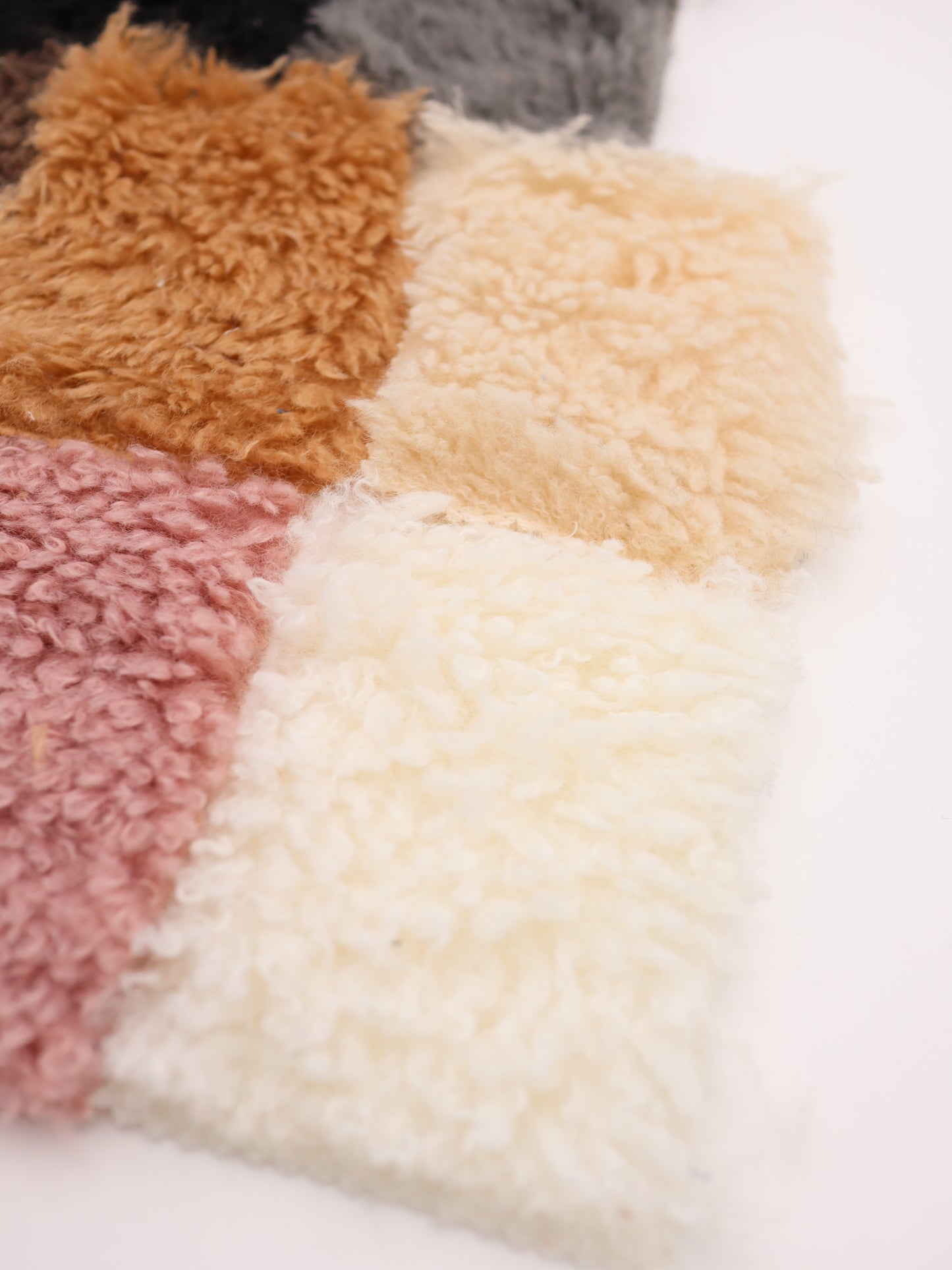 【25AW-027】ふわっふわチベットラム風シャギーニット /0.5yあたり=~1180円