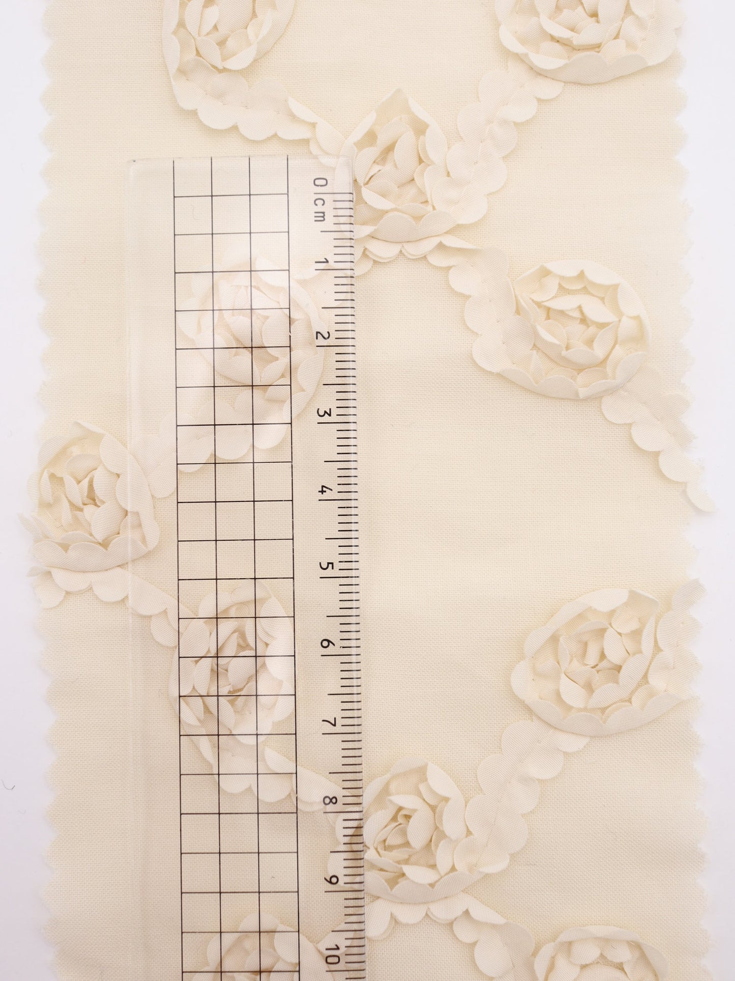【25AW-018】クロスフラワー柄立体刺繍綿ローン /0.5yあたり=~1180円