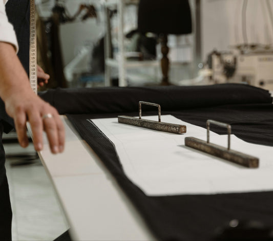 大人用ワンピース・スカートの生地仕入れ量ガイド｜小規模ブランド向け目安とコツ