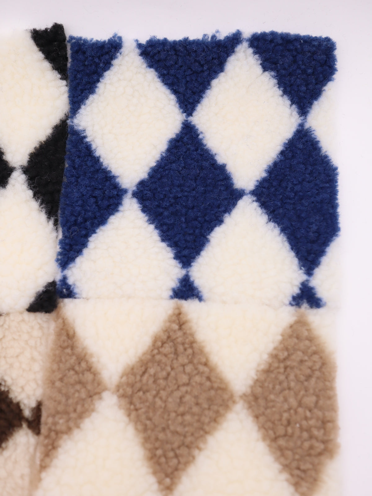 ストレッチ有り！ダイア柄ボア生地｜【生地幅】約152センチ 【混率】ポリエステル100%｜ドッグウェア・KIDSウエア・冬用アウター・冬雑貨向け｜26AW-384