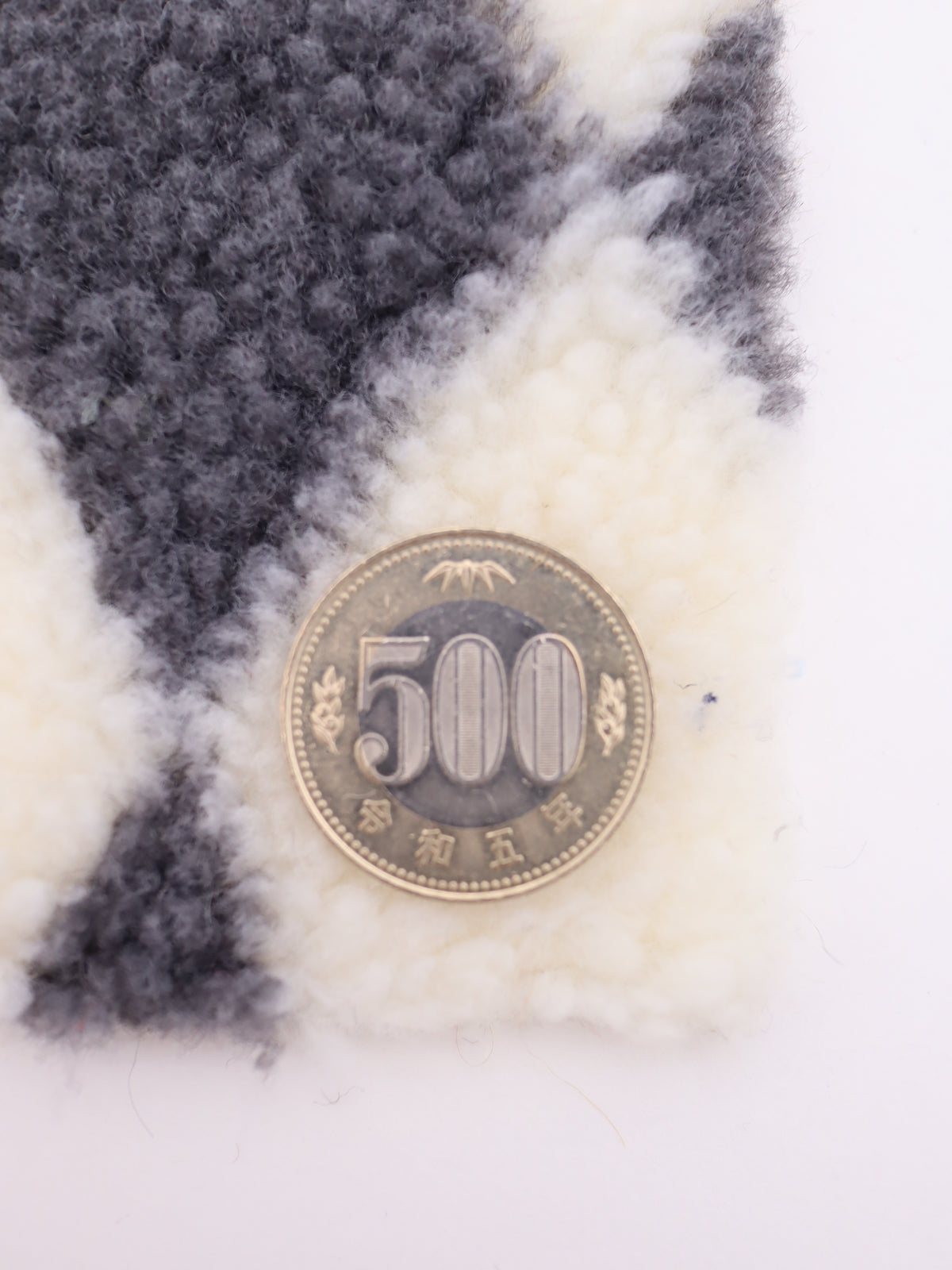 ストレッチ有り！ダイア柄ボア生地｜【生地幅】約152センチ 【混率】ポリエステル100%｜ドッグウェア・KIDSウエア・冬用アウター・冬雑貨向け｜26AW-384