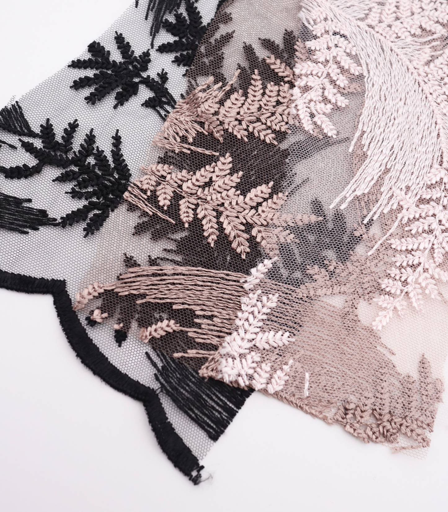 【25SS-385】スカラップ付きリーフ柄刺繍チュールレース　/0.5ｙあたり＝～1435円