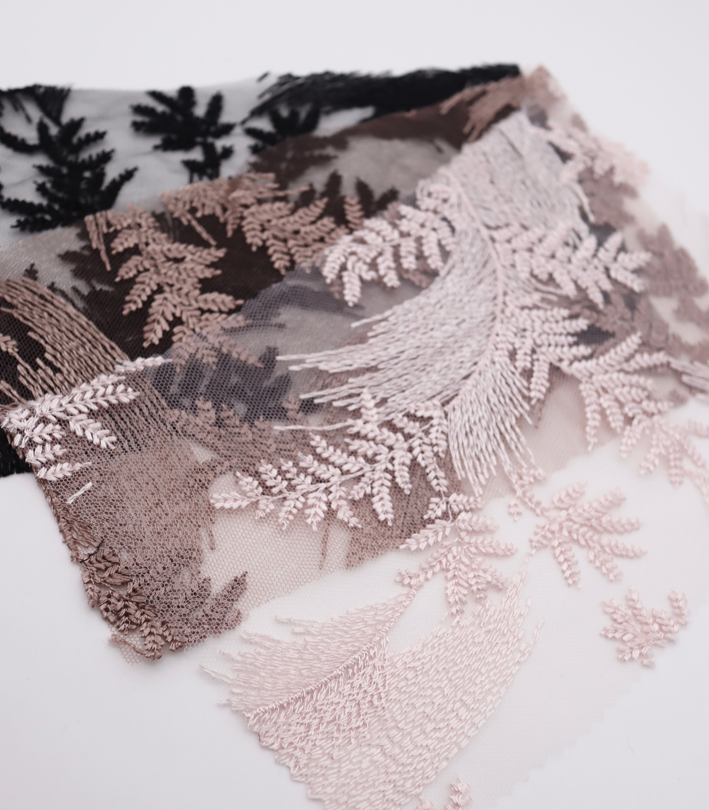 【25SS-385】スカラップ付きリーフ柄刺繍チュールレース　/0.5ｙあたり＝～1435円