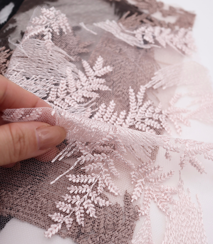 【25SS-385】スカラップ付きリーフ柄刺繍チュールレース　/0.5ｙあたり＝～1435円