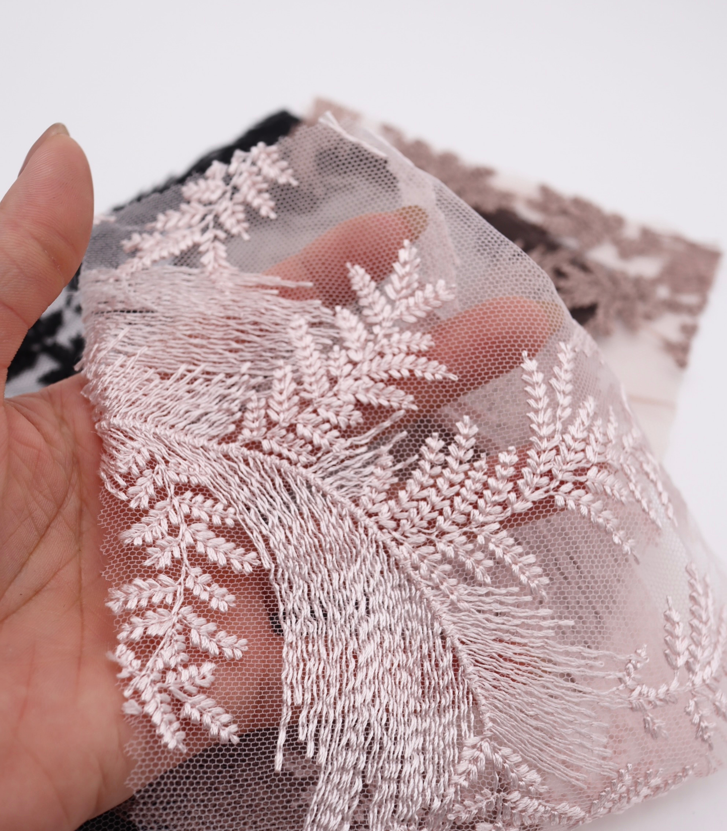 【25SS-385】スカラップ付きリーフ柄刺繍チュールレース　/0.5ｙあたり＝～1435円