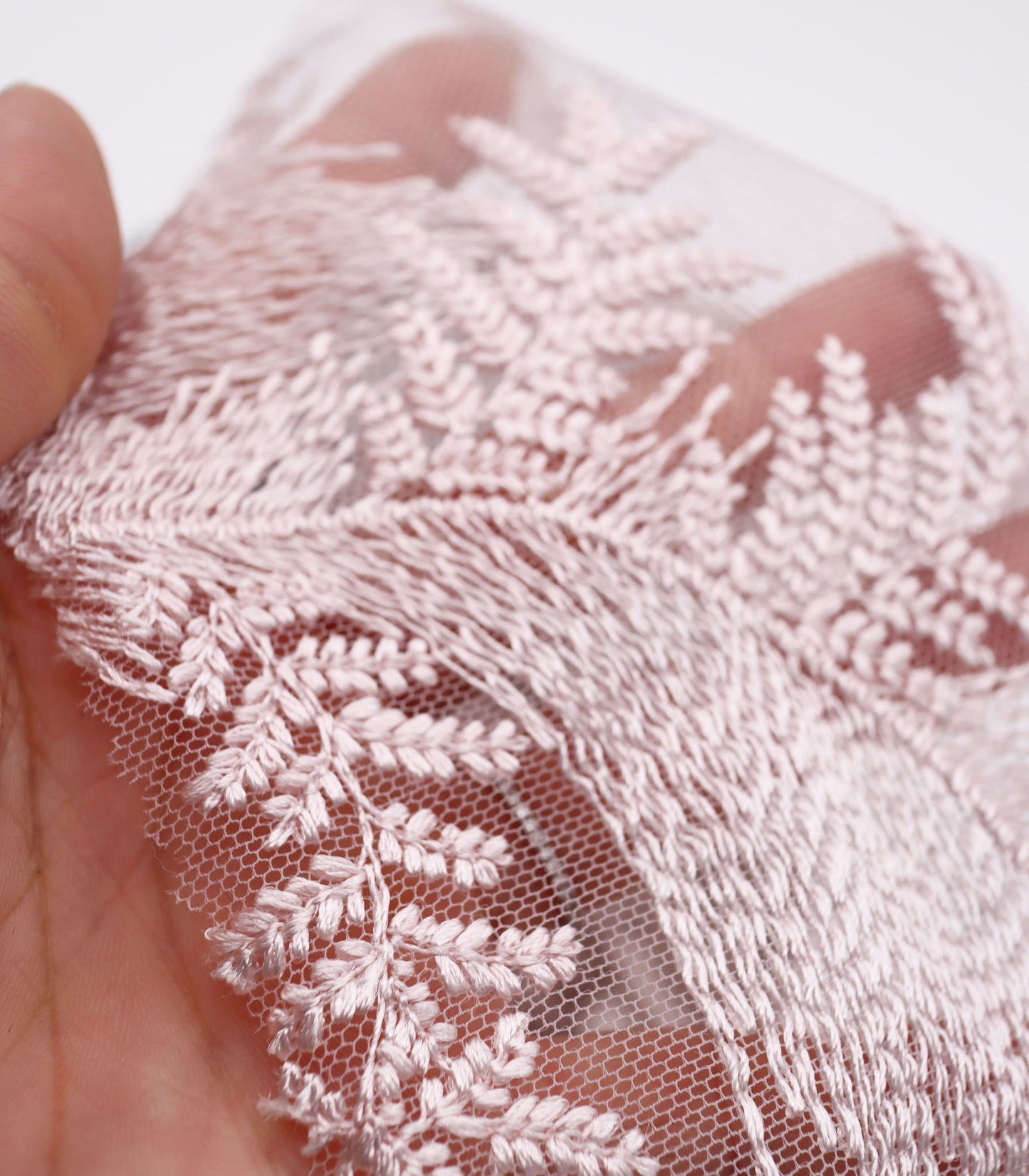【25SS-385】スカラップ付きリーフ柄刺繍チュールレース　/0.5ｙあたり＝～1435円