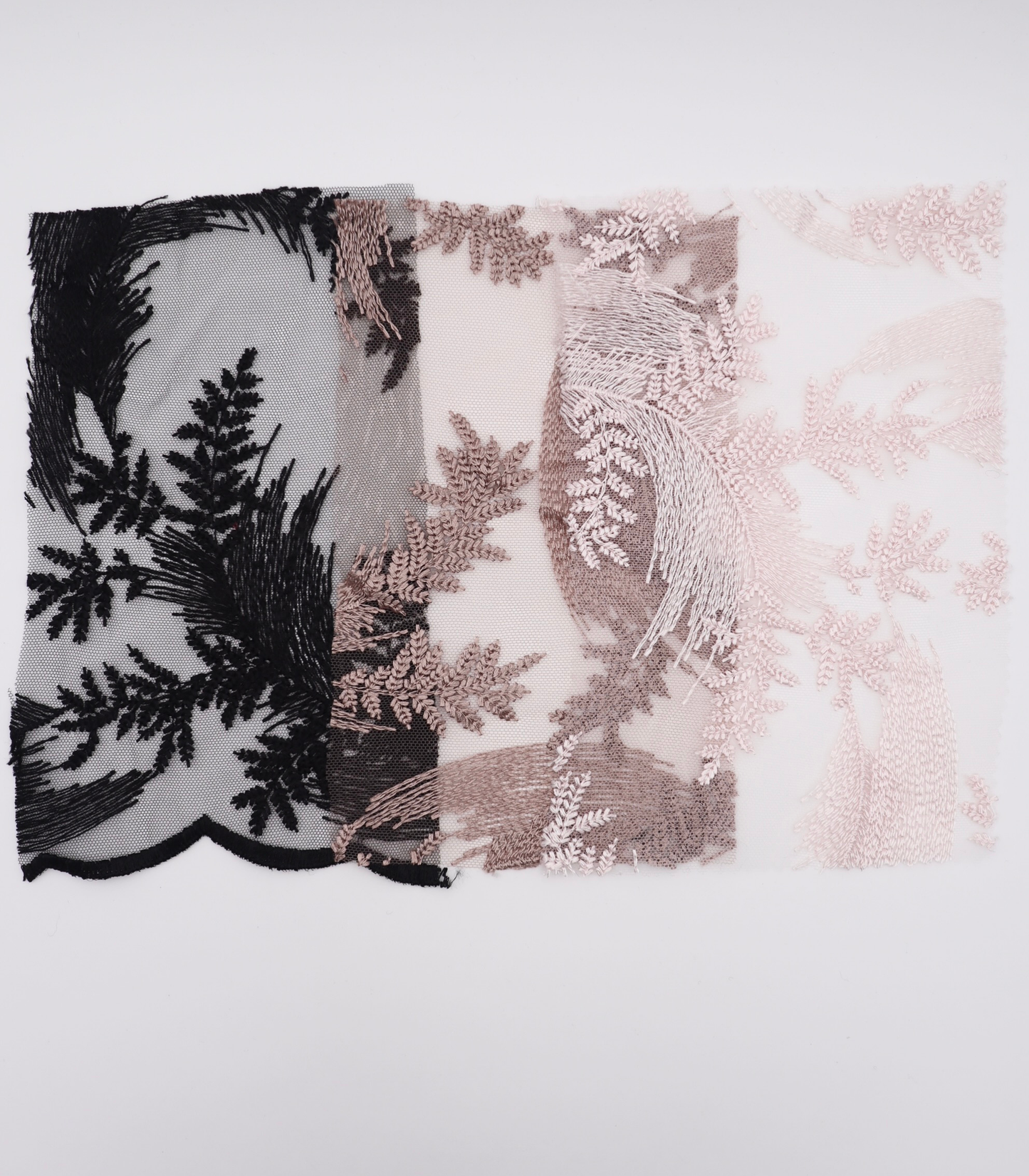 【25SS-385】スカラップ付きリーフ柄刺繍チュールレース　/0.5ｙあたり＝～1435円