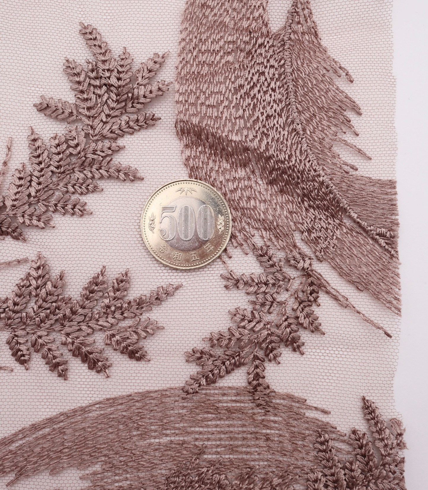 【25SS-385】スカラップ付きリーフ柄刺繍チュールレース　/0.5ｙあたり＝～1435円
