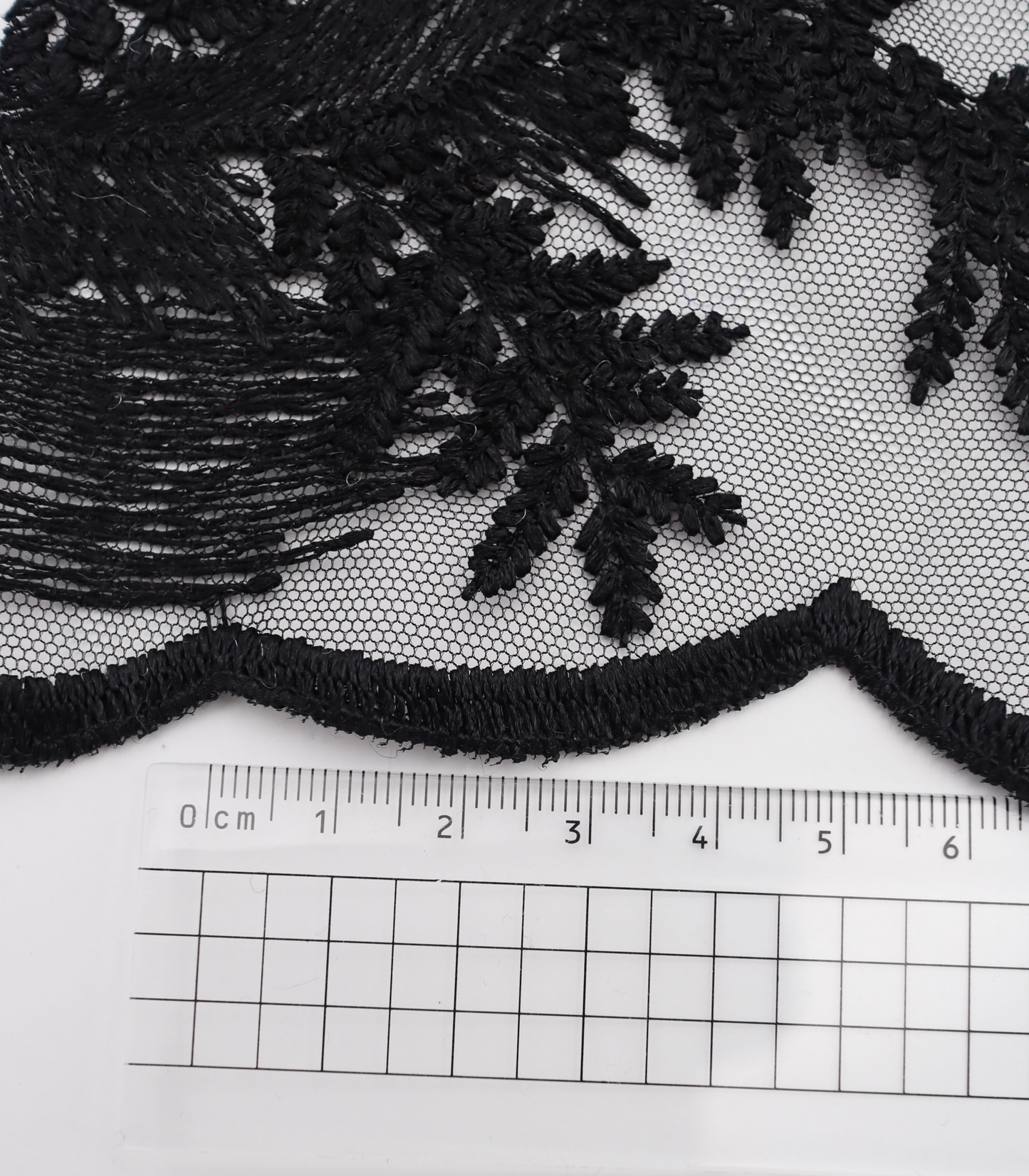 【25SS-385】スカラップ付きリーフ柄刺繍チュールレース　/0.5ｙあたり＝～1435円