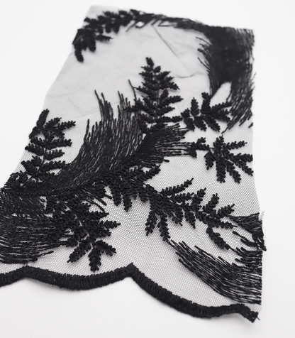 【25SS-385】スカラップ付きリーフ柄刺繍チュールレース　/0.5ｙあたり＝～1435円