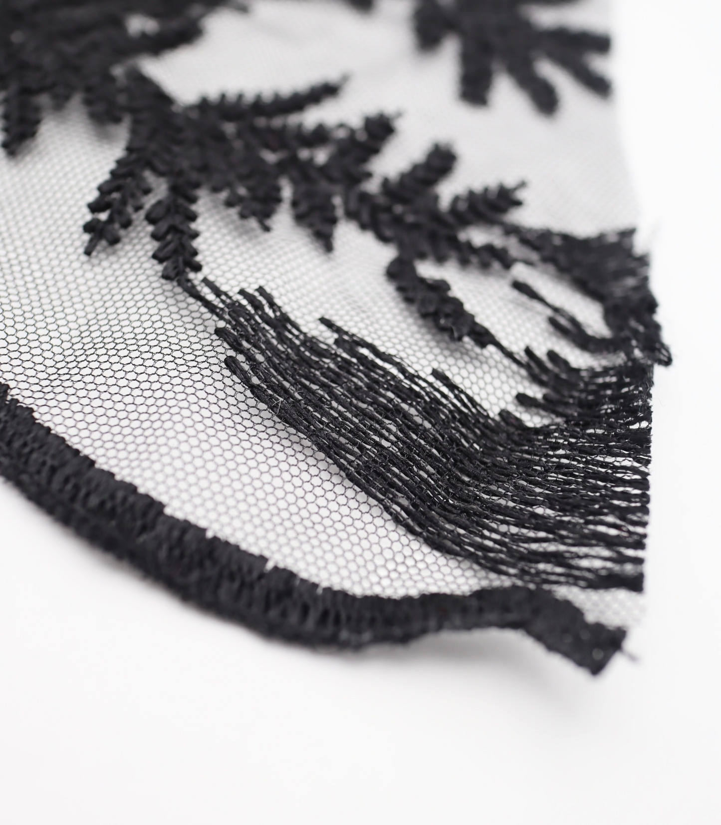 【25SS-385】スカラップ付きリーフ柄刺繍チュールレース　/0.5ｙあたり＝～1435円