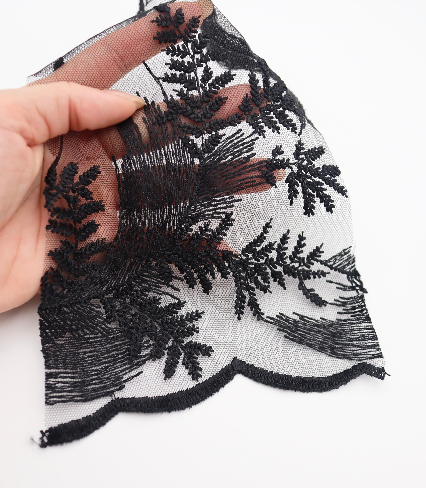 【25SS-385】スカラップ付きリーフ柄刺繍チュールレース　/0.5ｙあたり＝～1435円