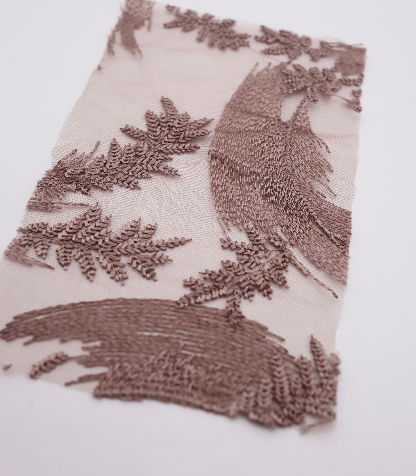 【25SS-385】スカラップ付きリーフ柄刺繍チュールレース　/0.5ｙあたり＝～1435円