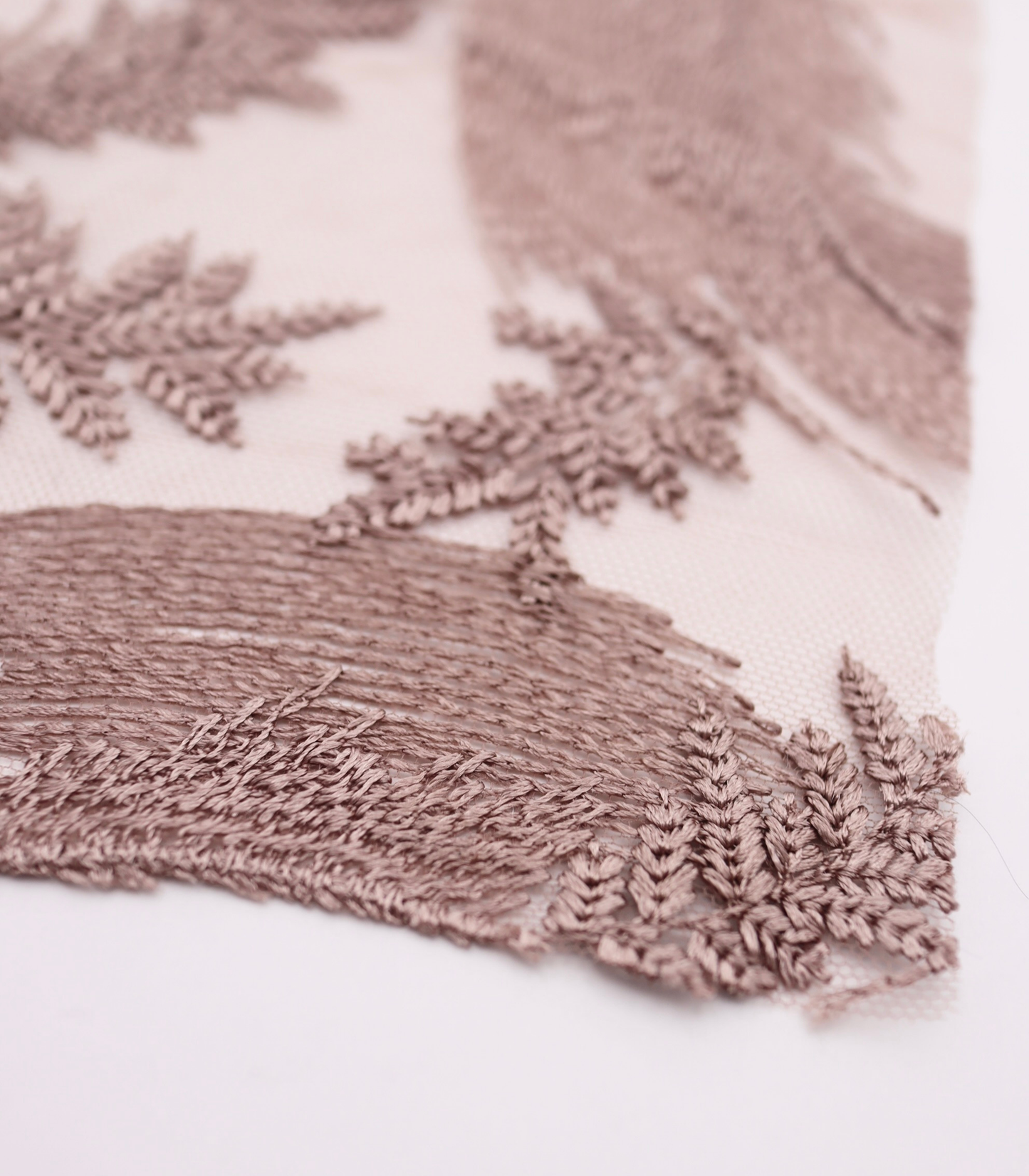 【25SS-385】スカラップ付きリーフ柄刺繍チュールレース　/0.5ｙあたり＝～1435円