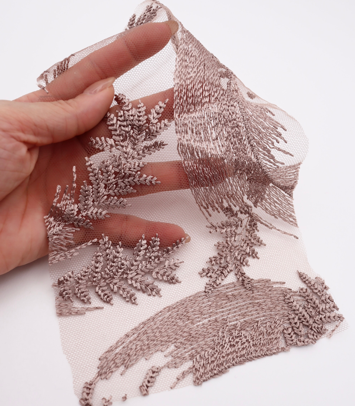 【25SS-385】スカラップ付きリーフ柄刺繍チュールレース　/0.5ｙあたり＝～1435円