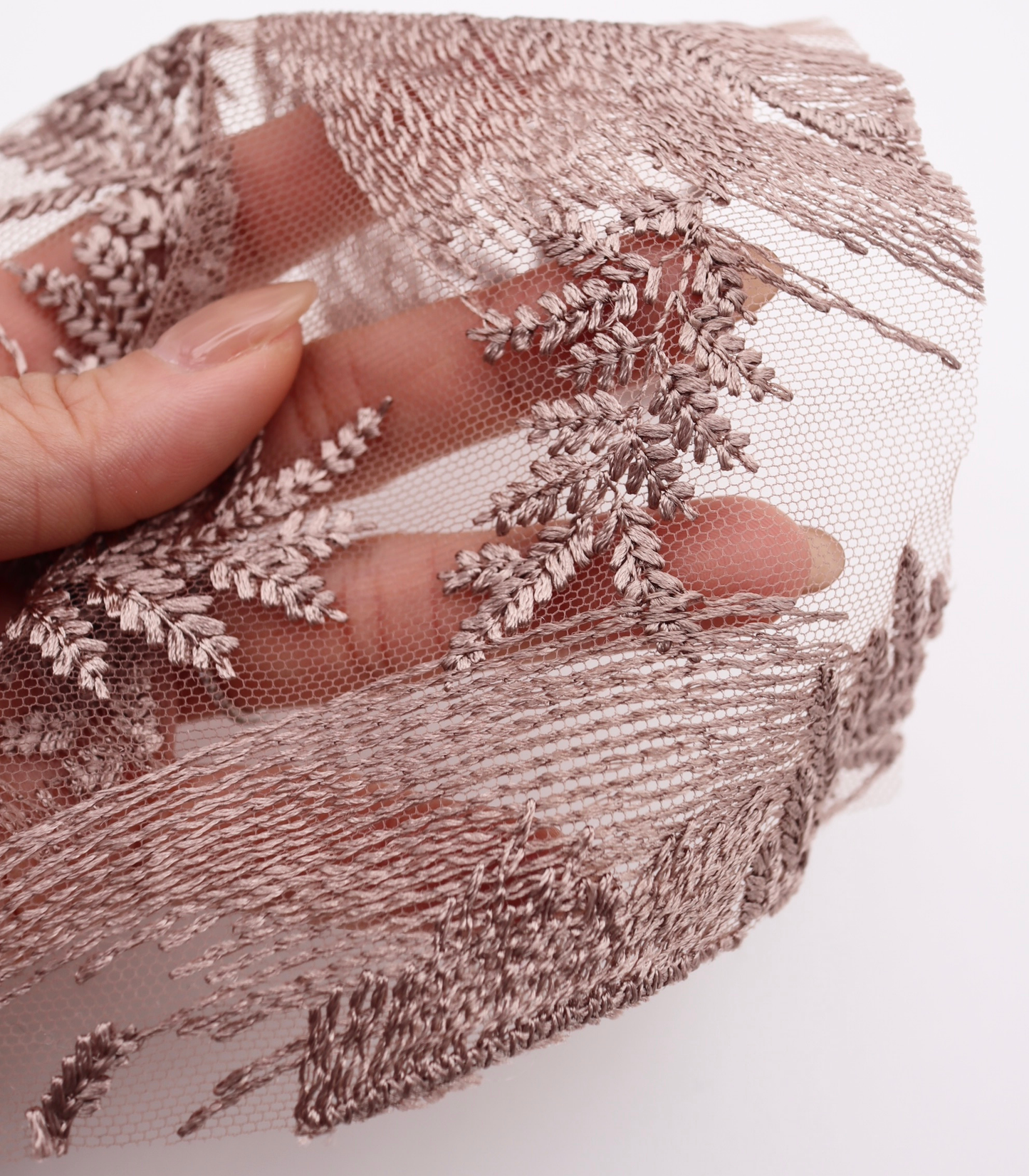 【25SS-385】スカラップ付きリーフ柄刺繍チュールレース　/0.5ｙあたり＝～1435円