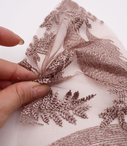 【25SS-385】スカラップ付きリーフ柄刺繍チュールレース　/0.5ｙあたり＝～1435円