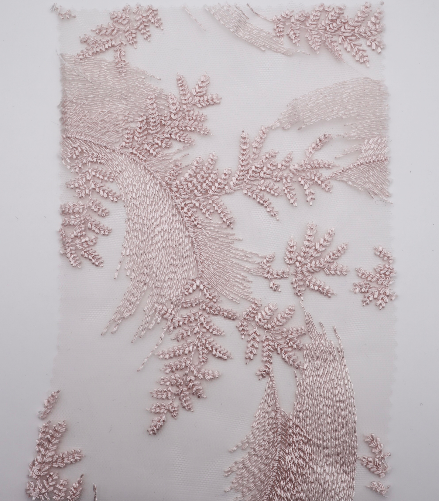 【25SS-385】スカラップ付きリーフ柄刺繍チュールレース　/0.5ｙあたり＝～1435円