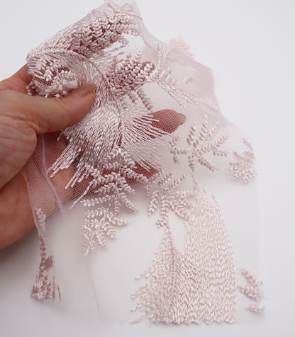 【25SS-385】スカラップ付きリーフ柄刺繍チュールレース　/0.5ｙあたり＝～1435円