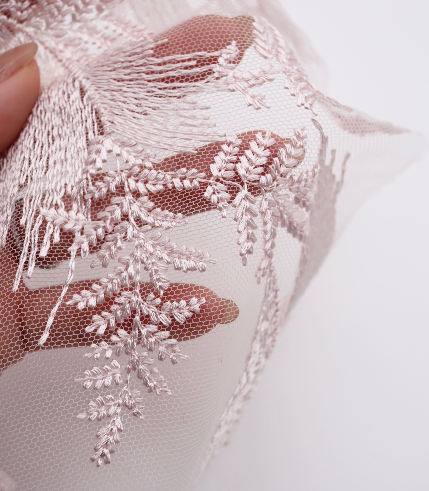 【25SS-385】スカラップ付きリーフ柄刺繍チュールレース　/0.5ｙあたり＝～1435円